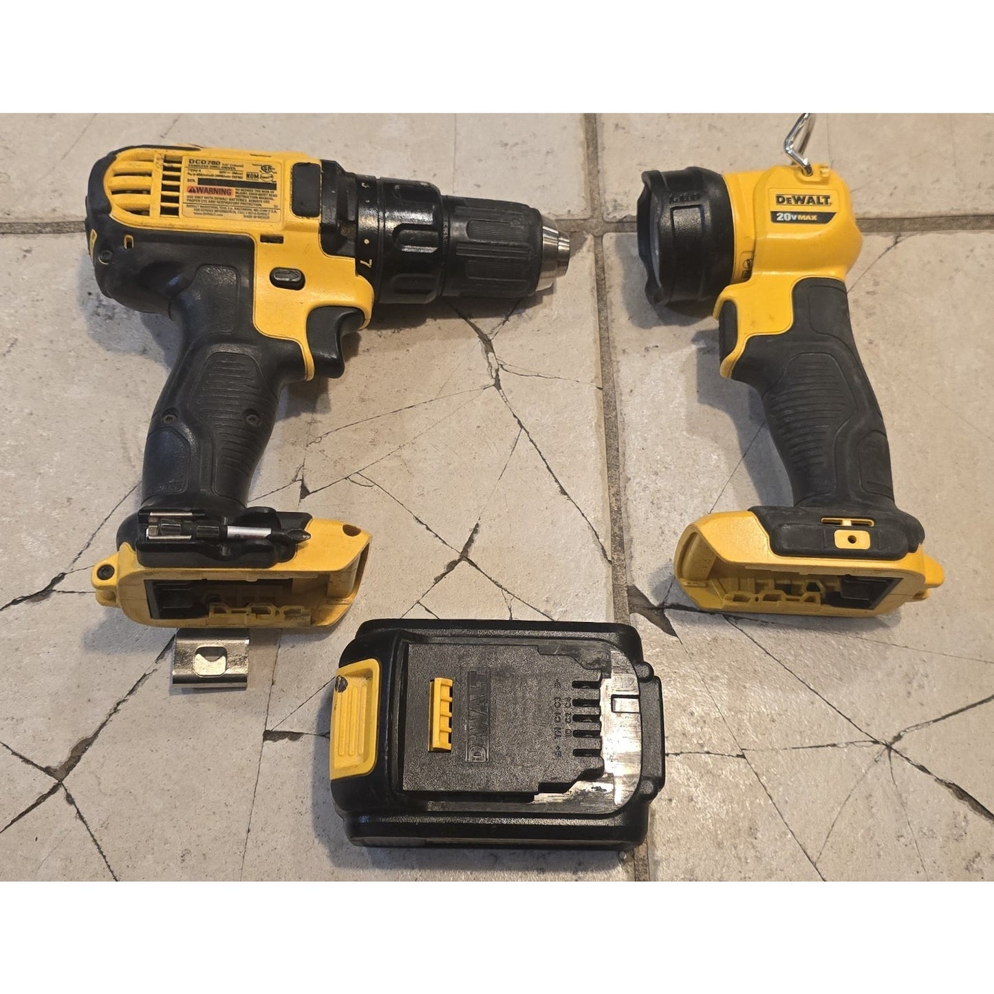 Dewalt 2-Tool 20V Combo Set / DCB200 / DCL040 / DCD780 /
