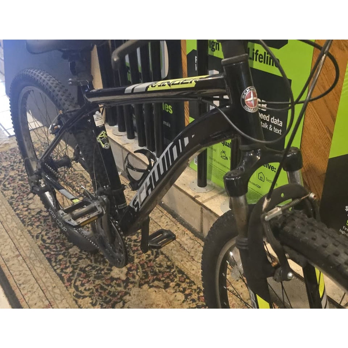 Schwinn Ranger Mountain Bike / 26" Wheels / 17" Frame / 21-Speed /