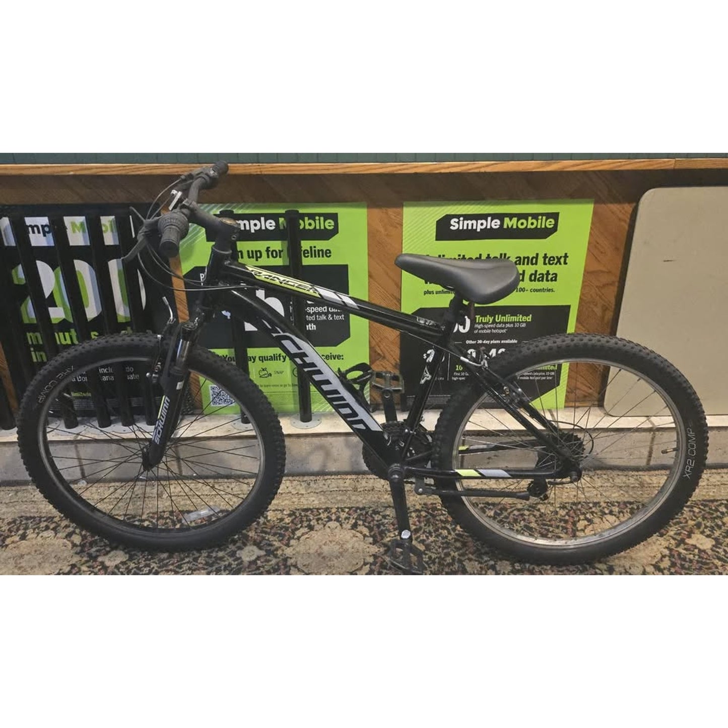 Schwinn Ranger Mountain Bike / 26" Wheels / 17" Frame / 21-Speed /