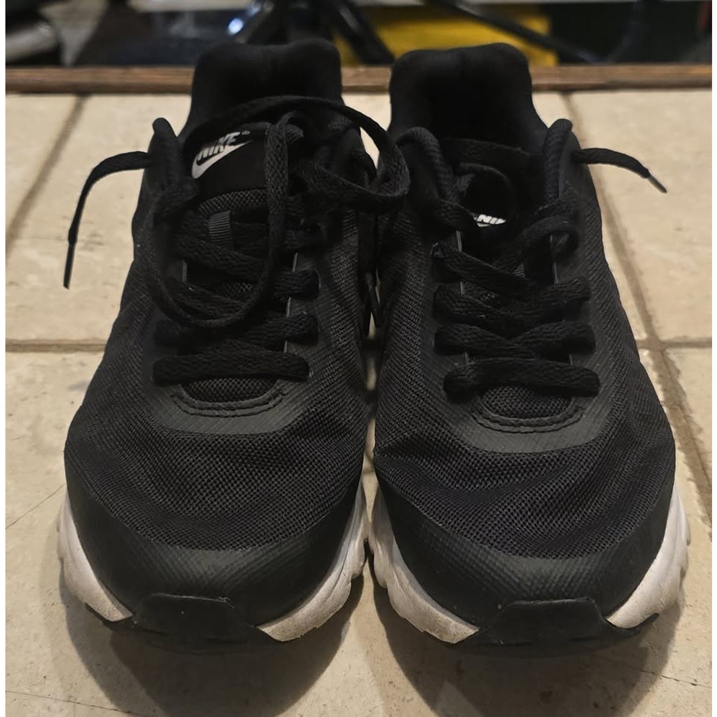 Nike Air Max Invigor / 9.5M" / 749680-010 /