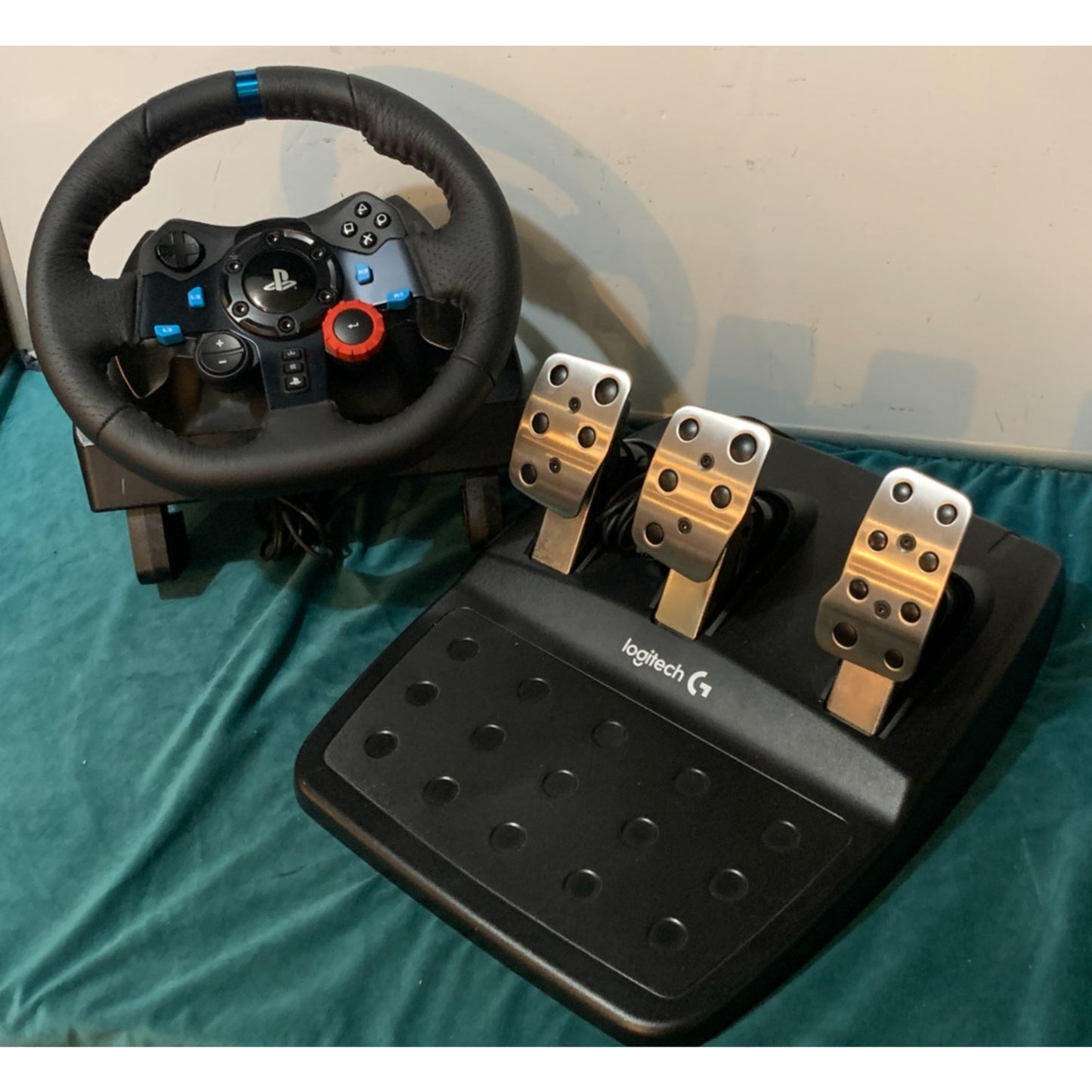 Logitech G29 Racing Steering Wheel with Pedals and Shifter Set for PS4/PS5/PC