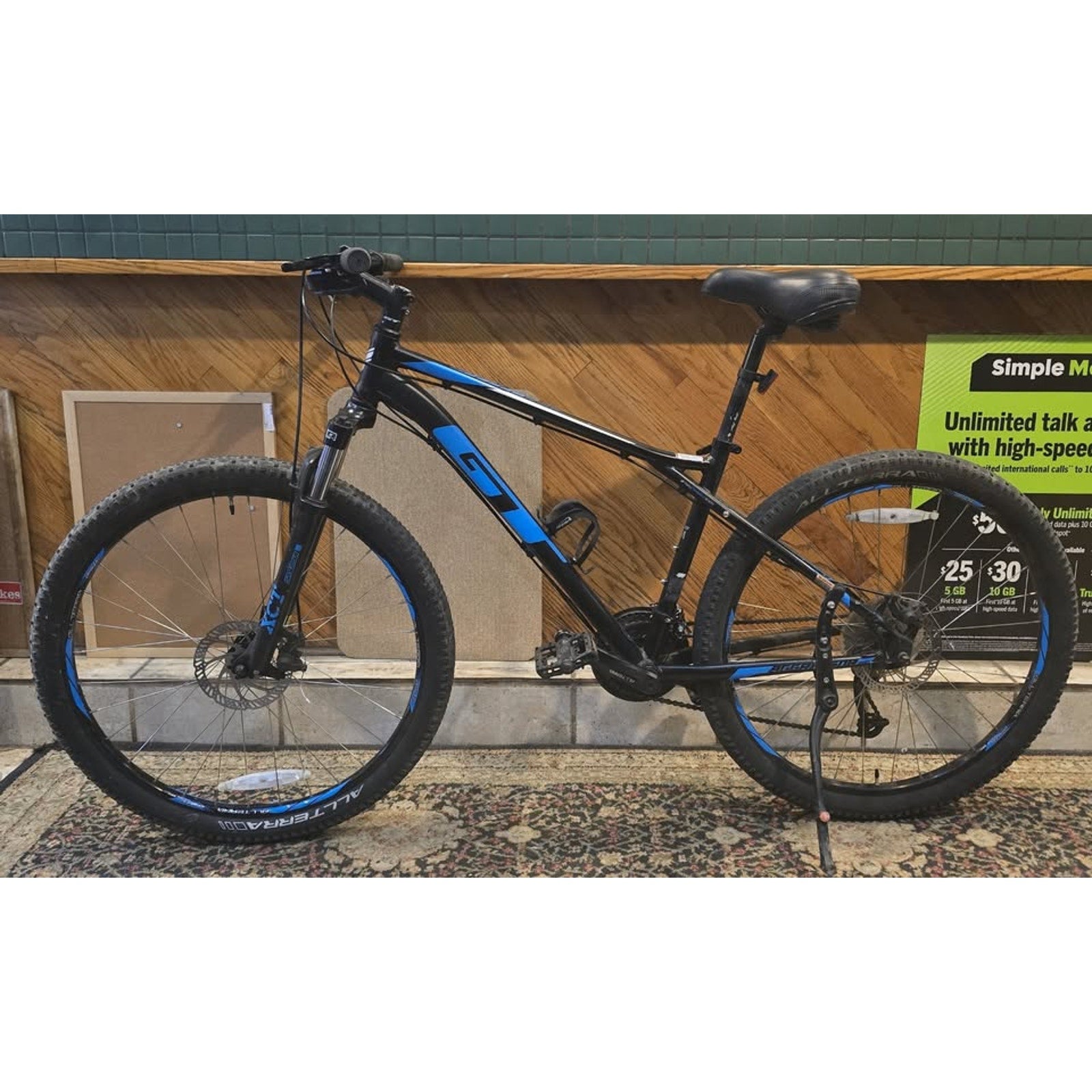 GT Aggressor Pro / 27.5" Wheels / 21-Speed / 17" M Frame /