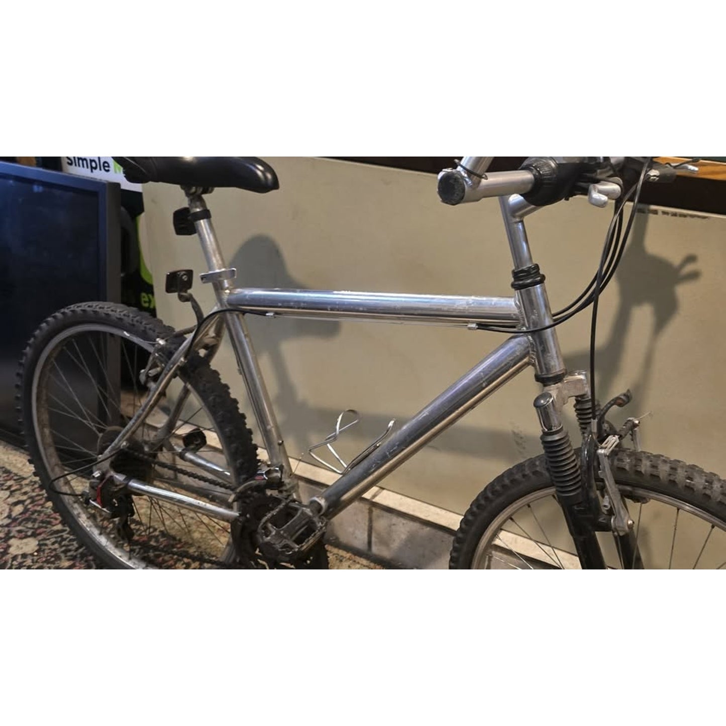 Pacific 263306 Mountain Bike / 26" Wheels / 18.5" M Frame / 21-Speed /