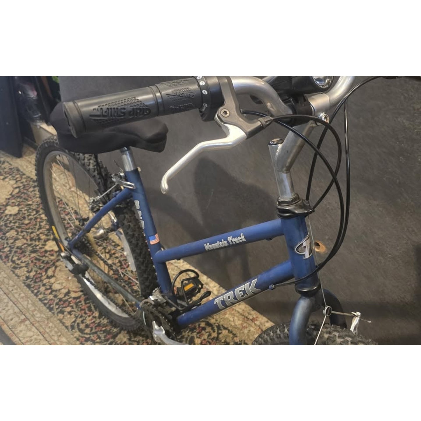 Trek 820 Mountian Track Mountian Bike / 26" Wheels / 17" Frame / 21-Speed /