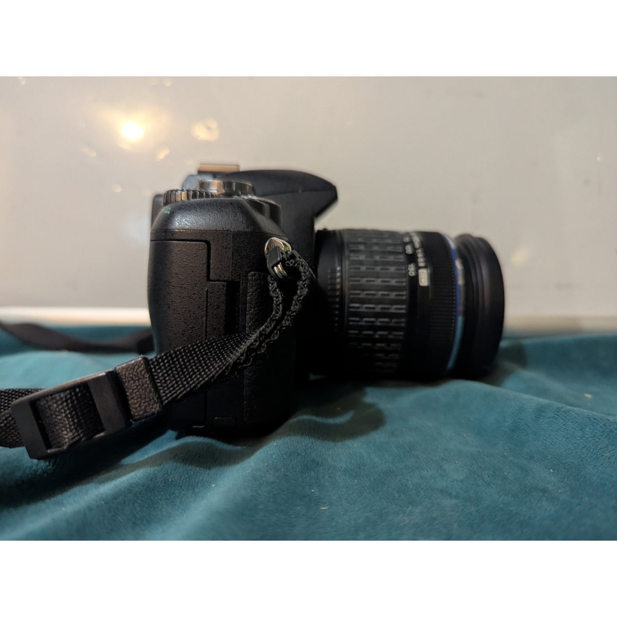 Olympus EVOLT E-410 10.0MP Digital 4/3 DSLR Camera