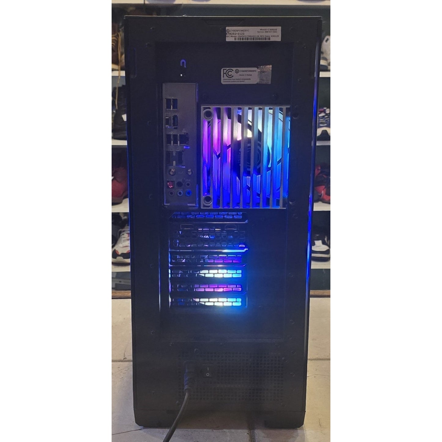 CyberPower ET8252-1122 / Ryzen 5-5500 / RX6500 XT / 1TB SSD / 16Ram / W11H /