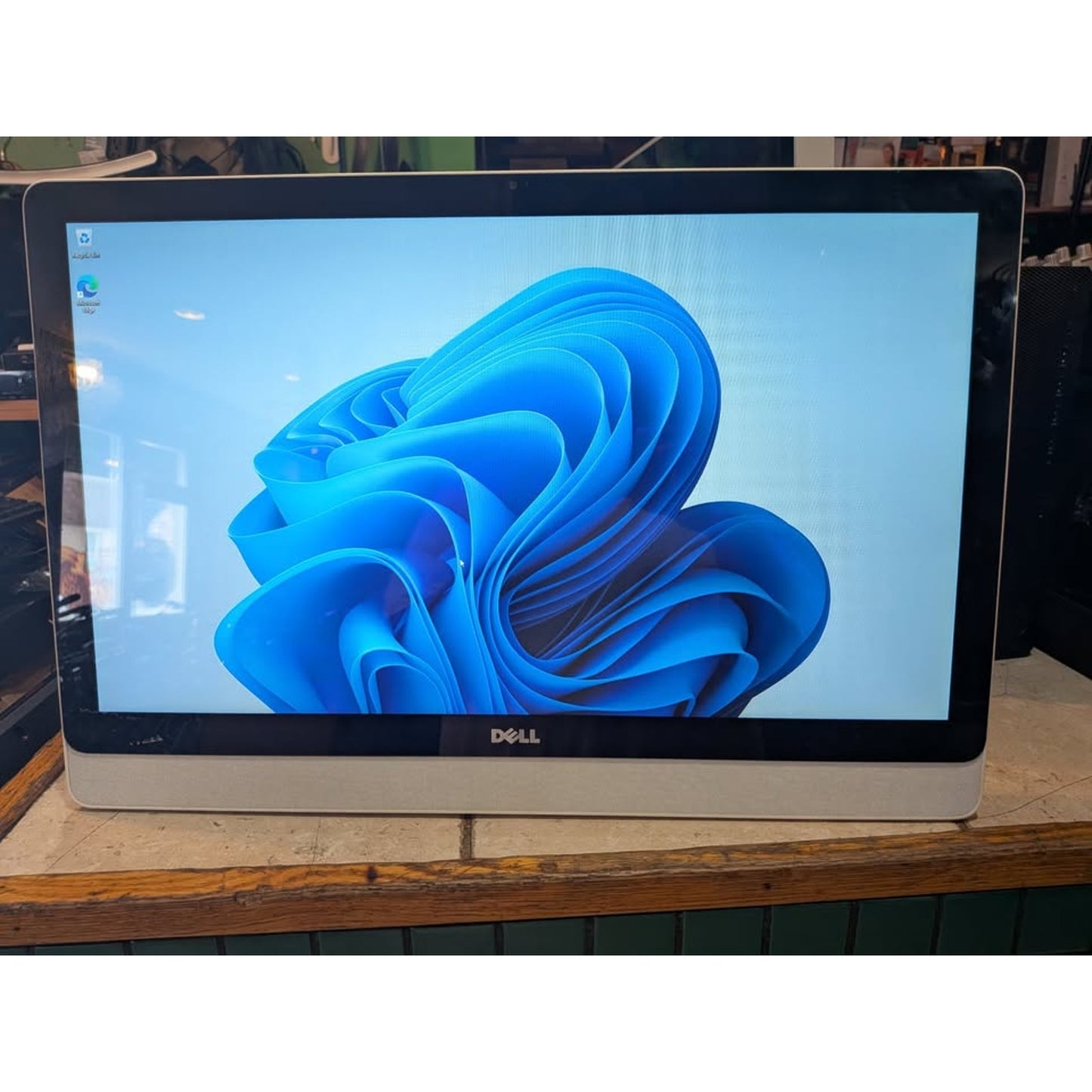 Dell Inspirion 24-3455 AIO / AMD A8-7410 / 1TB / 8 Ram