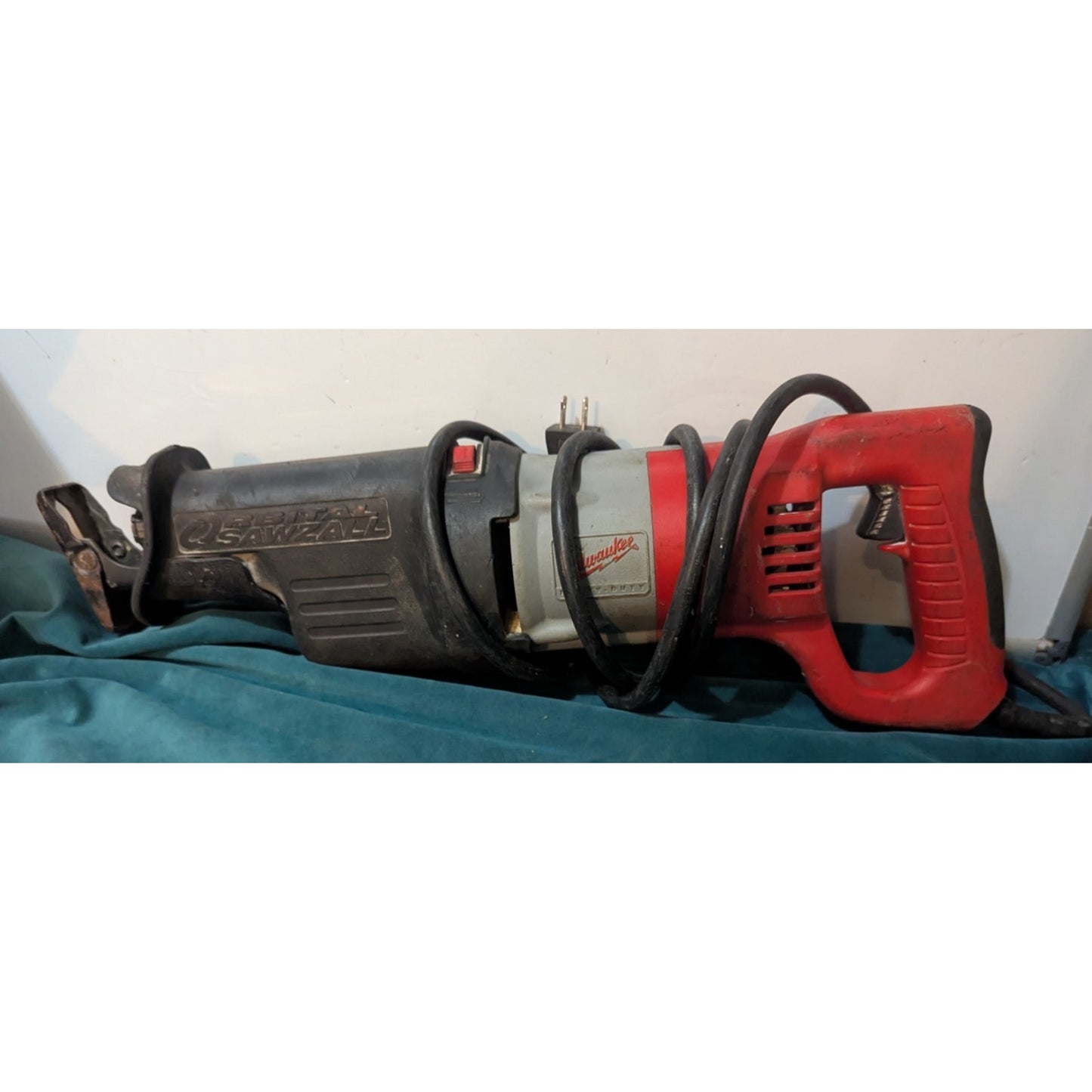 Milwaukee 6520-21 Heavy-Duty Corded Orbital Sawzall 12AMP