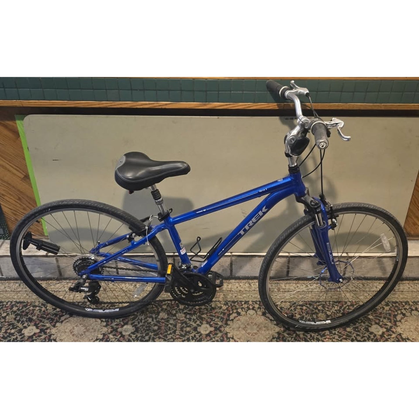 Trek Verve 2 Hybrid Bike / 15" Frame / 700cm Wheels / 24-Speed /
