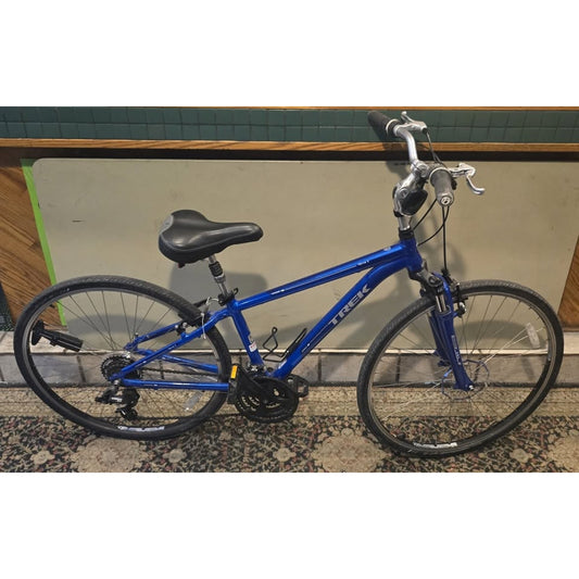 Trek Verve 2 Hybrid Bike / 15" Frame / 700cm Wheels / 24-Speed /