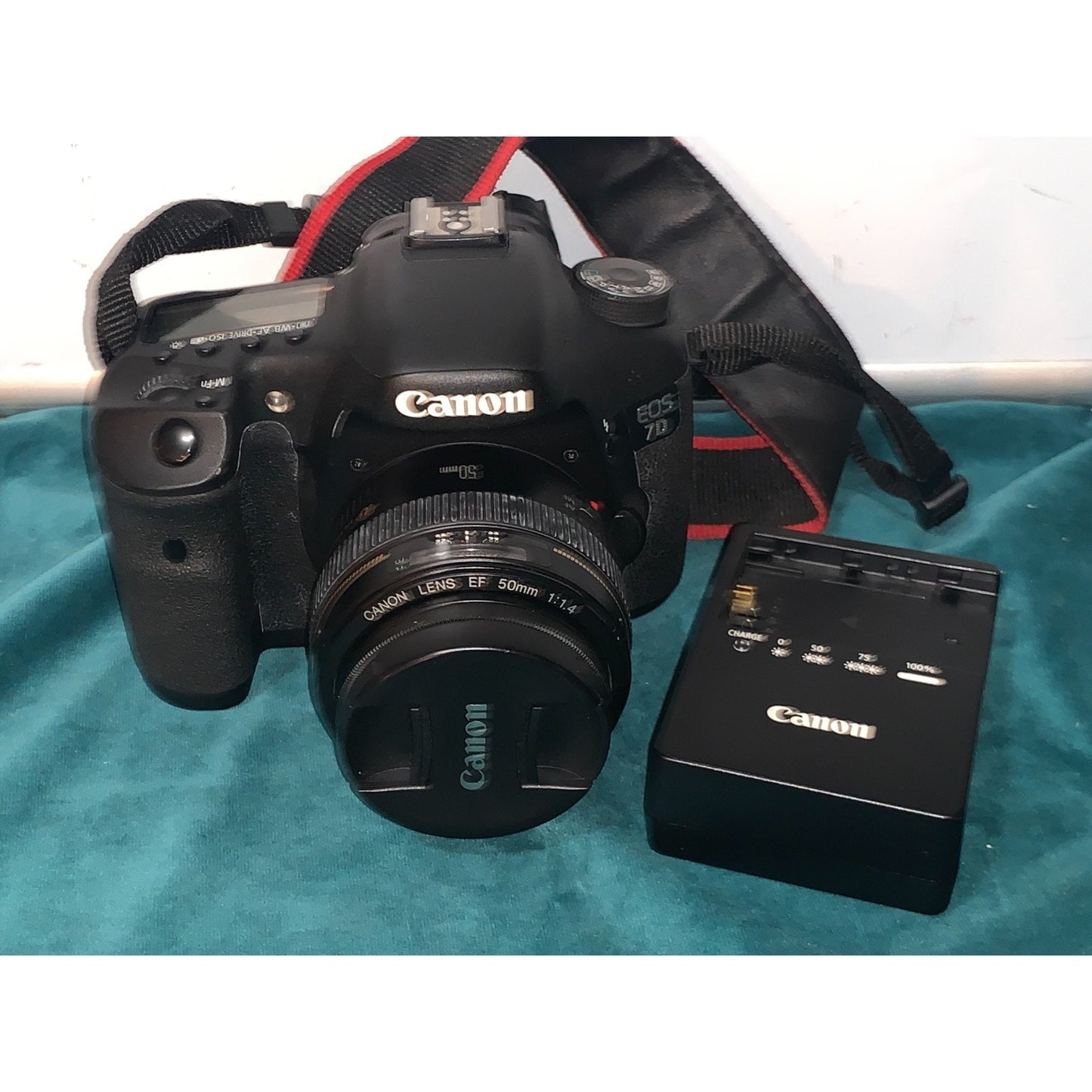 Canon EOS 7D DSLR Camera with 50mm EF 1:1.4 Lens *USED*