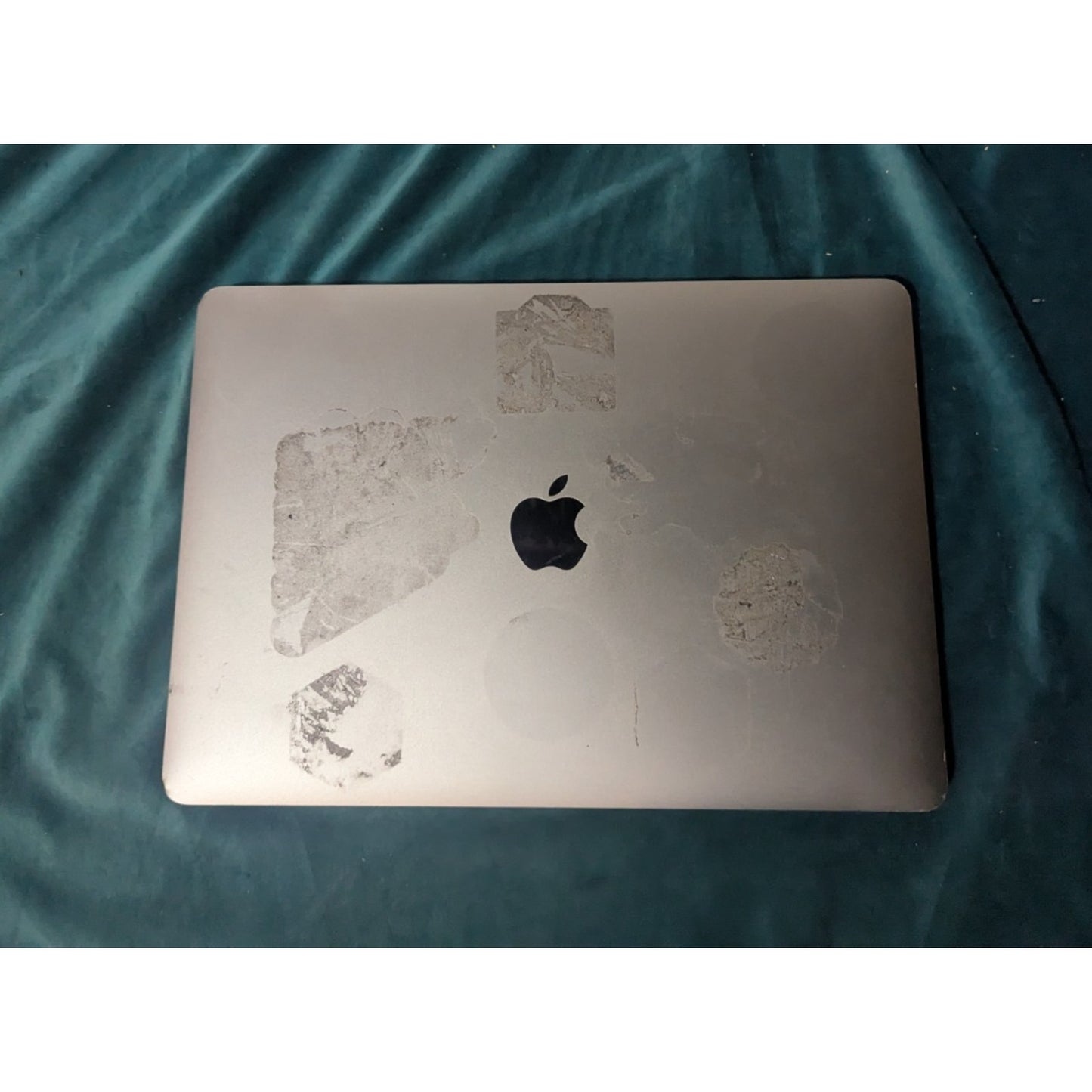 Apple MacBook Pro 2020 13-inch M1 A2338 (FOR PARTS)