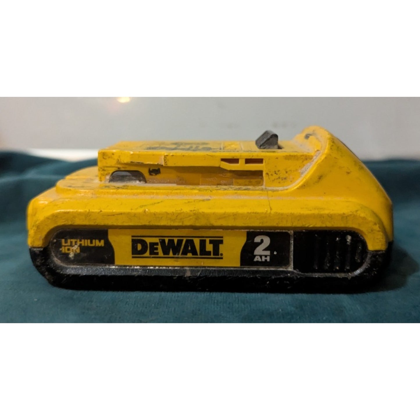 DEWALT DCB203 20V MAX 2.0 Ah Lithium-ion