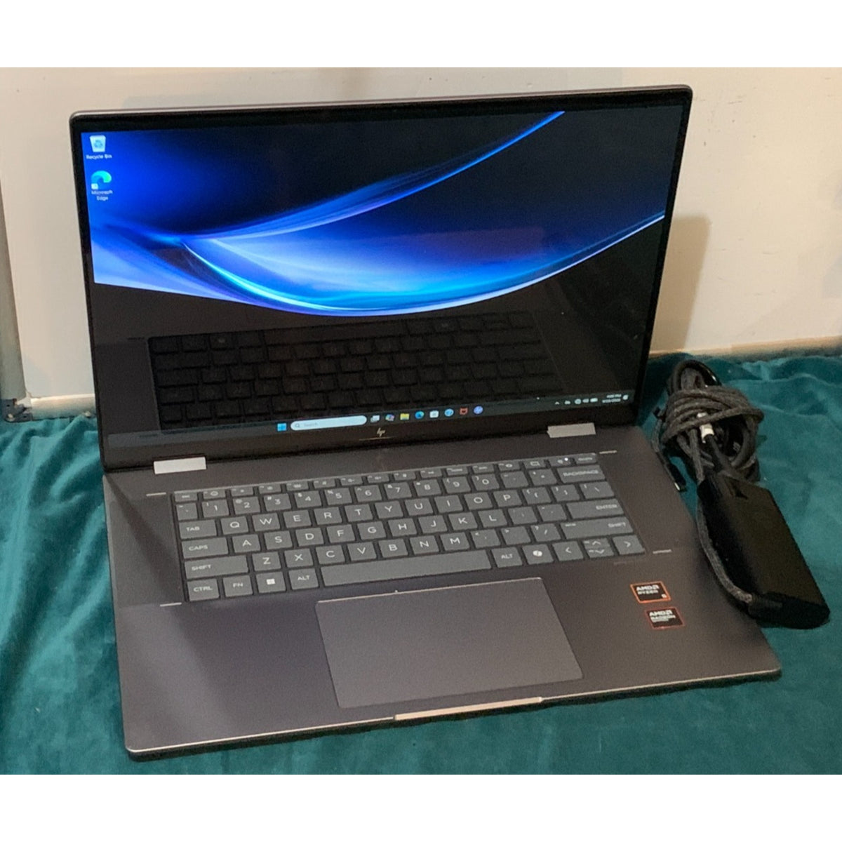 HP Envy x360 2-in-1 16-ad0013dx 16" Touch Ryzen 5 8640HS 8GB RAM 512GB SSD W11