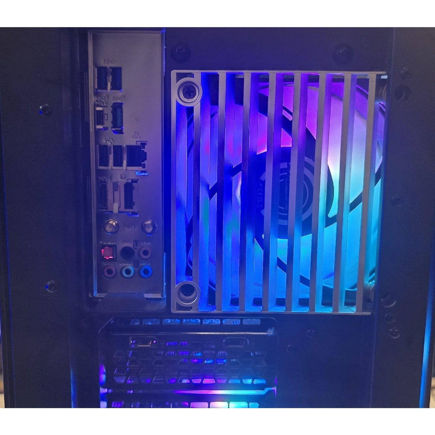 CyberPower ET8252-1122 / Ryzen 5-5500 / RX6500 XT / 1TB SSD / 16Ram / W11H /