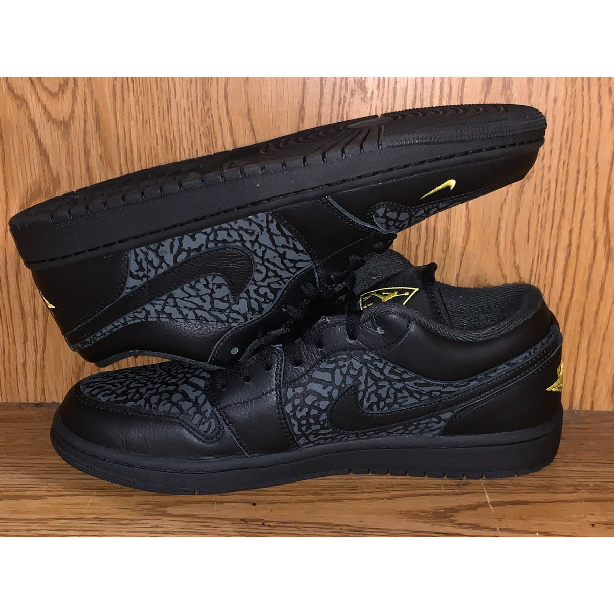 Nike Air Jordan 1 Low SE Black Anthracite Tour Yellow IM6568-010 Men’s Size 10.5