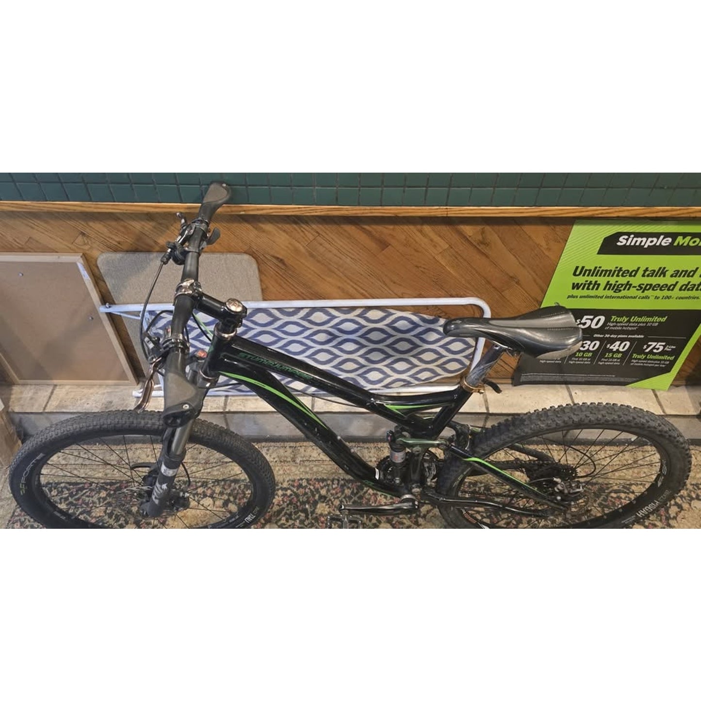 Specialized Stump Jumper Elite / 18.5" Frame / 26" Wheels / 21-Speed / Trail Bike