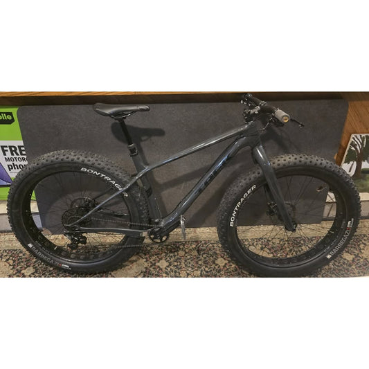 Trek Farley 9.6 L Ch 2018 Fat Bike / 27.5" x 4.5" Wheels / 18.5" Frame / 11-Speed
