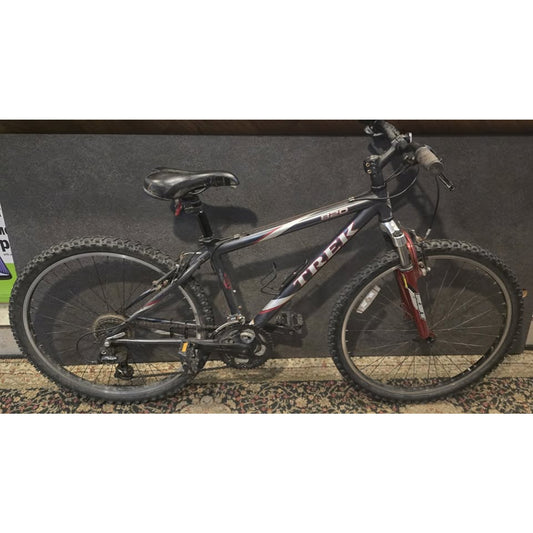 Trek 820 Mountain bike / 26" Wheels / 15.5" (S) Frame / 21 Speed /