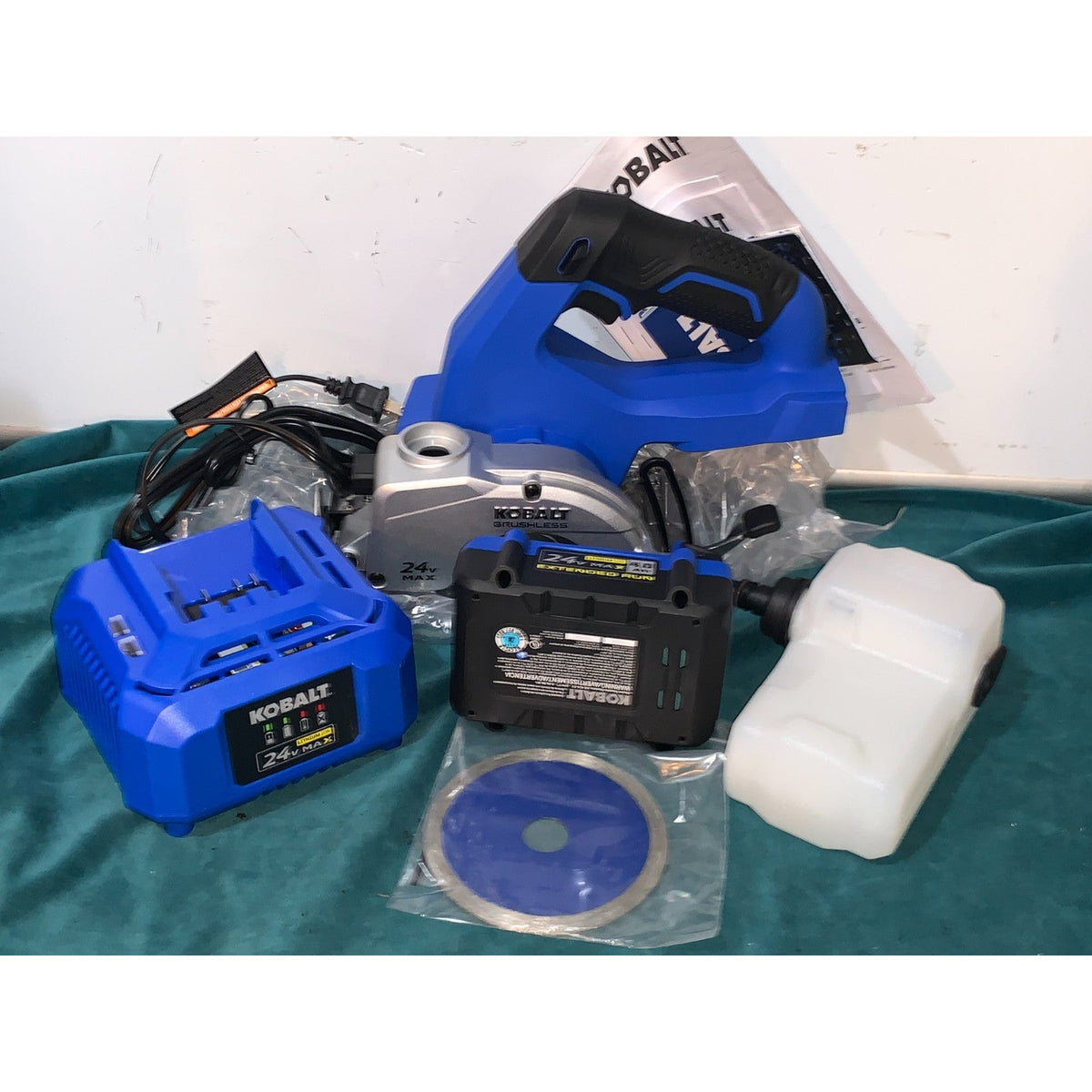 KOBALT 24V 4-IN -BLADE CORDLESS HANDHELD TILE SAW (BATTERY AND CHARGER INCLUDED)