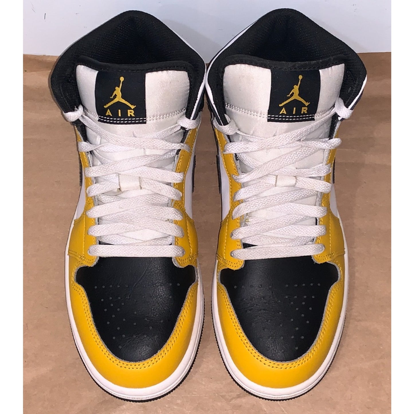 NIKE AIR JORDAN 1 MID YELLOW OCHRE-BLACK-WHITE SZ 8.5 [DQ8426-701]