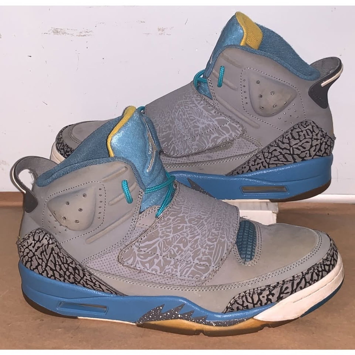 Nike Jordan Son Of Mars “Stealth” Mens sz9 White-Blue-University Gold 512245-037