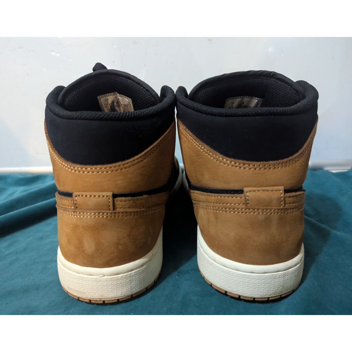Jordan 1 Mid SE Black Flax Size 9 HV4091-002