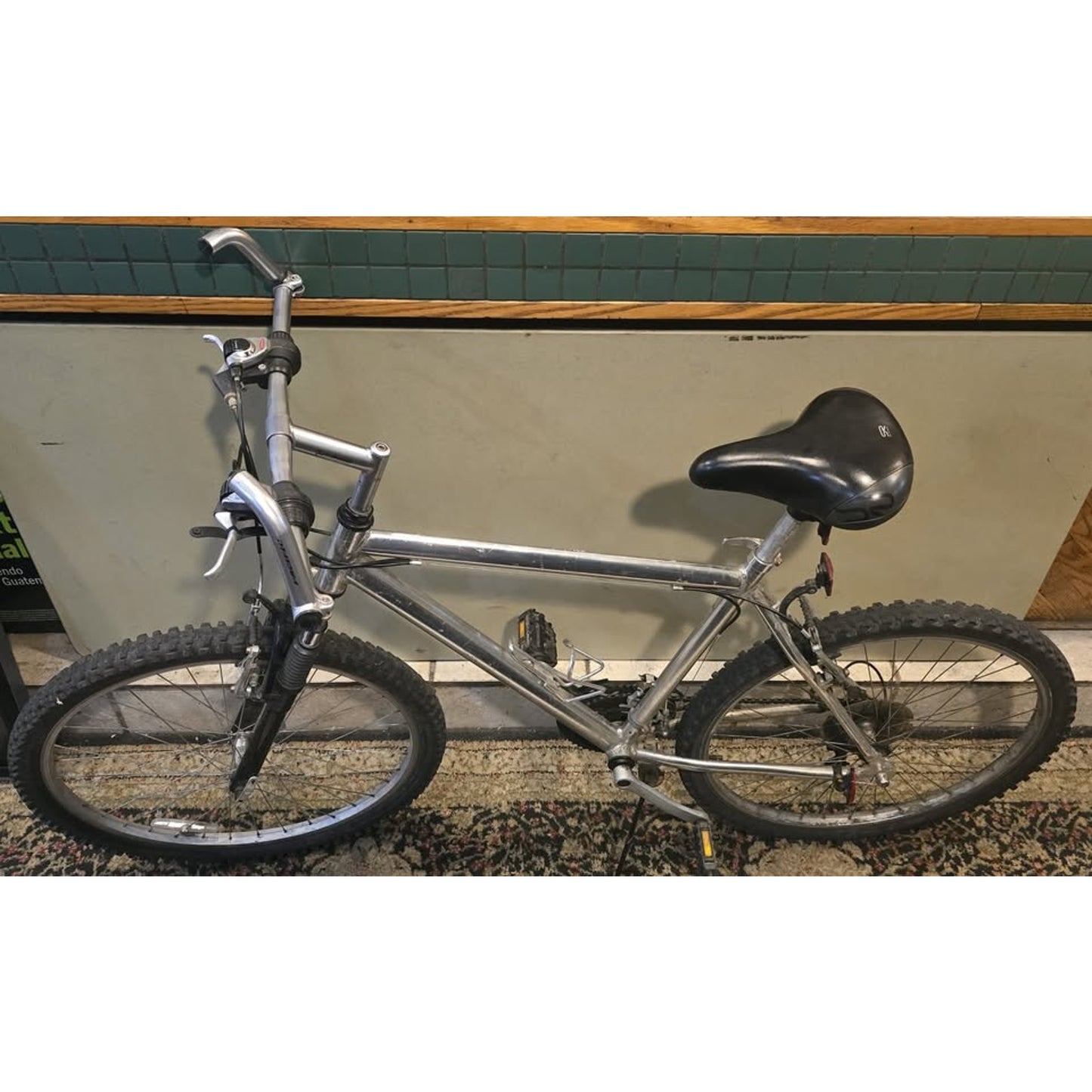 Pacific 263306 Mountain Bike / 26" Wheels / 18.5" M Frame / 21-Speed /