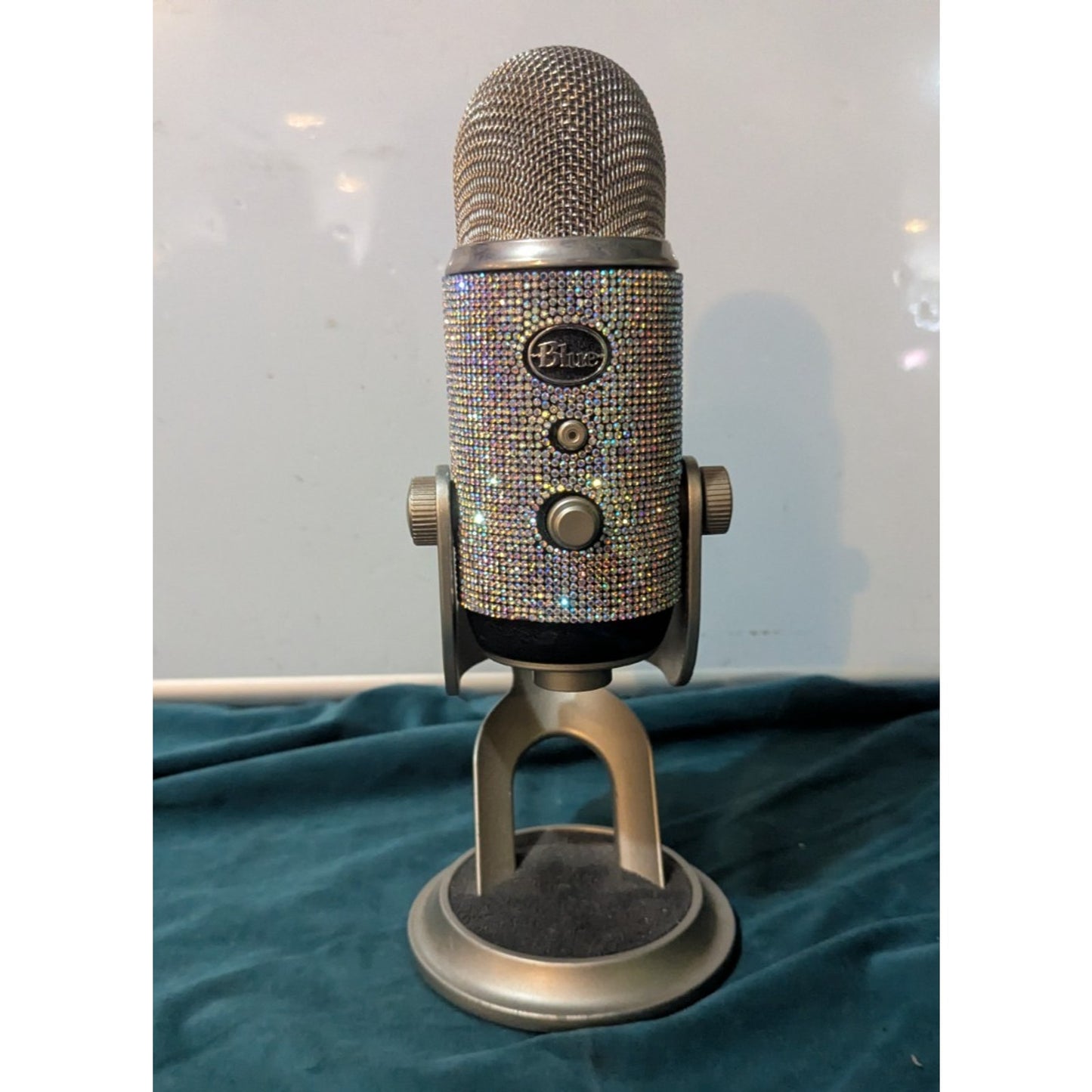 Logitech Blue Yeti Professional USB Microphone