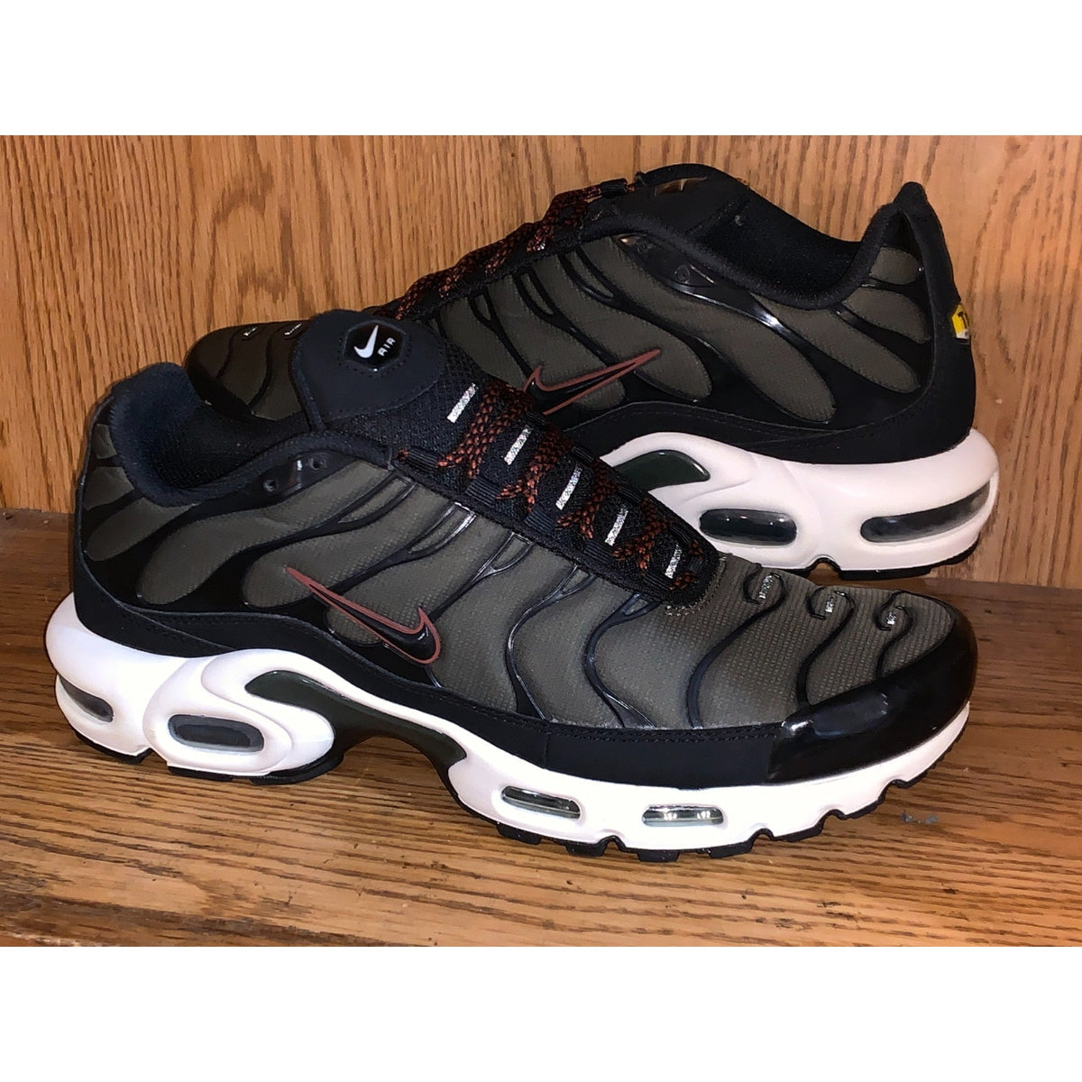 Nike Air Max Plus Men's Size 10.5 Cargo Khaki Phantom Sneakers FB9722-300
