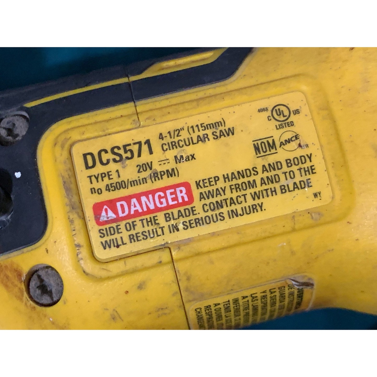 DEWALT 20V MAX ATOMIC Brushless 4-1/2-In Circular Saw DCS571 W/ 9AH Battery