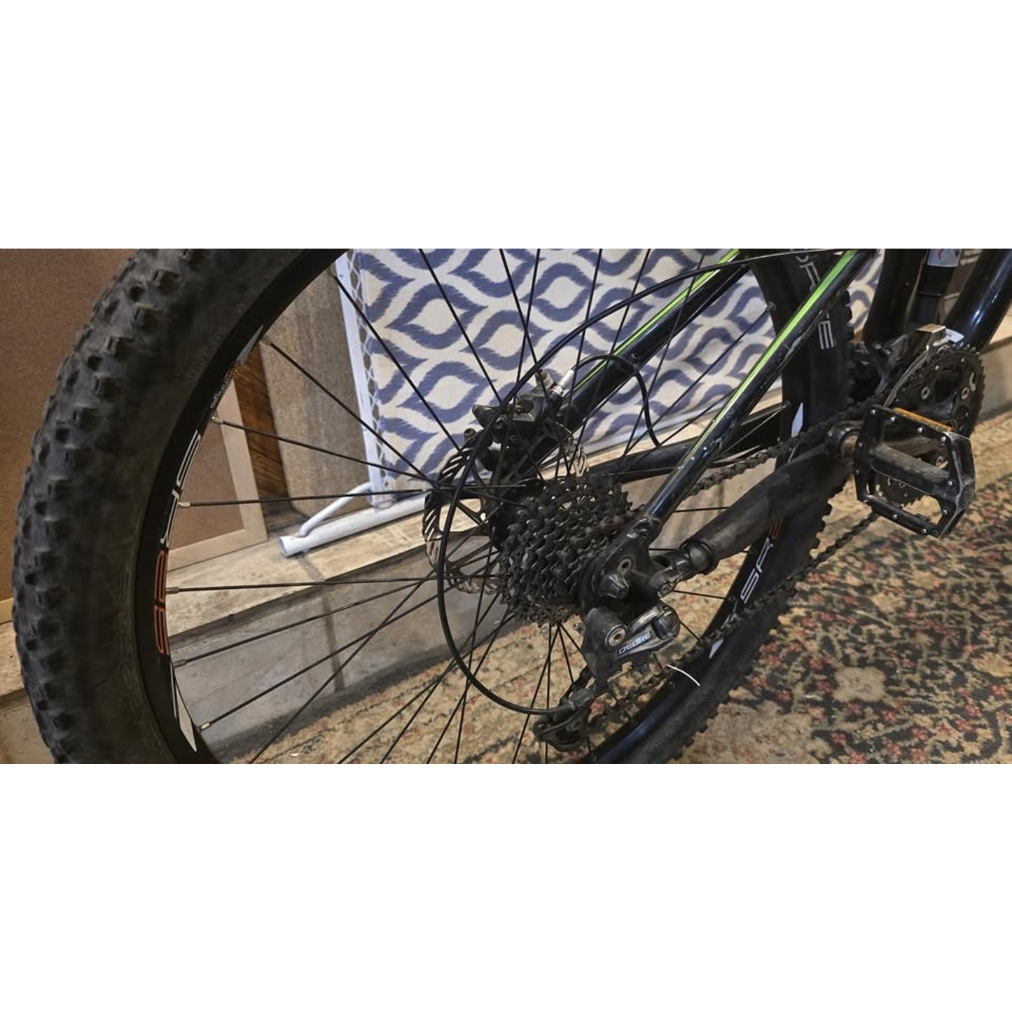 Specialized Stump Jumper Elite / 18.5" Frame / 26" Wheels / 21-Speed / Trail Bike