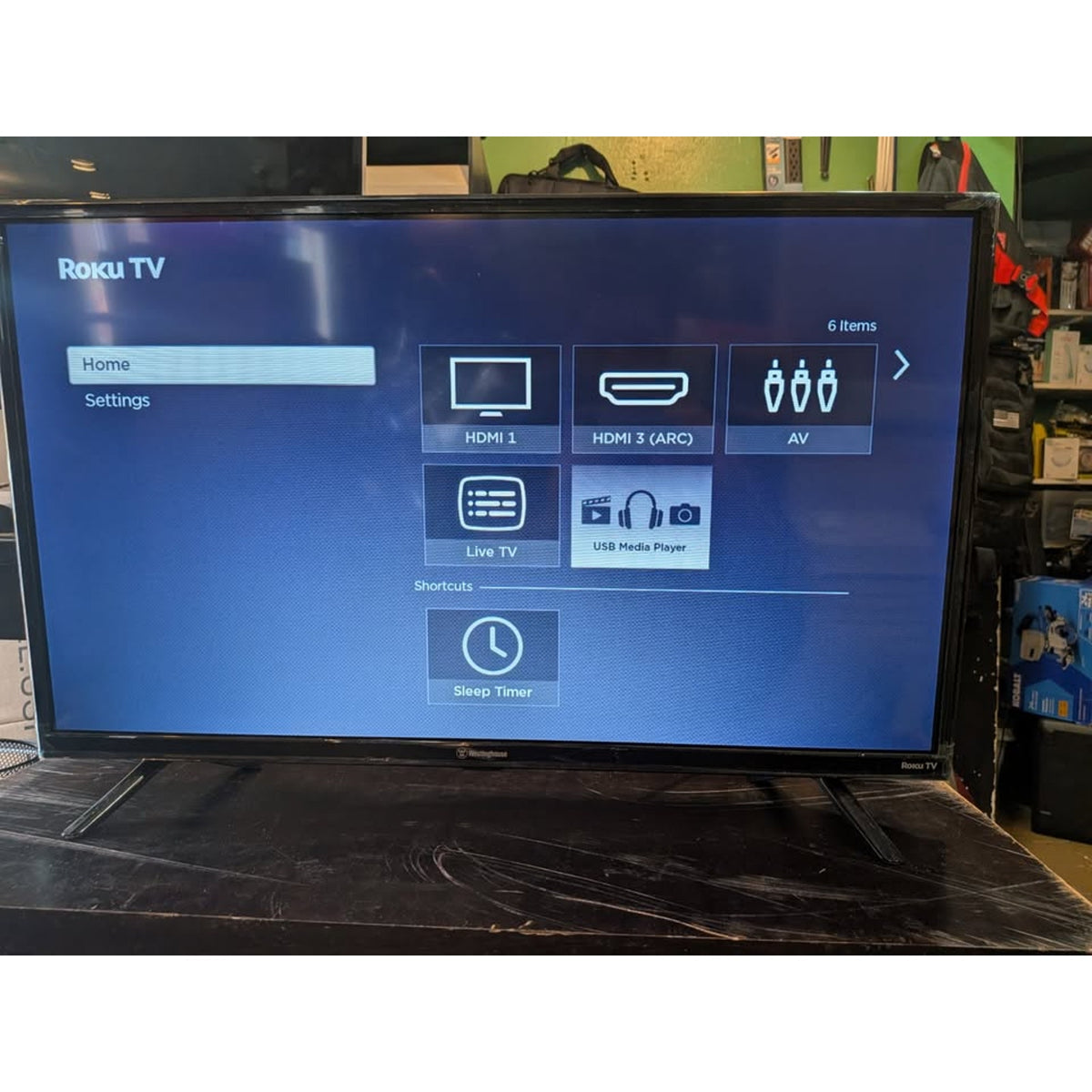 Westinghouse 32" HD Smart Roku TV / WR32HT2212