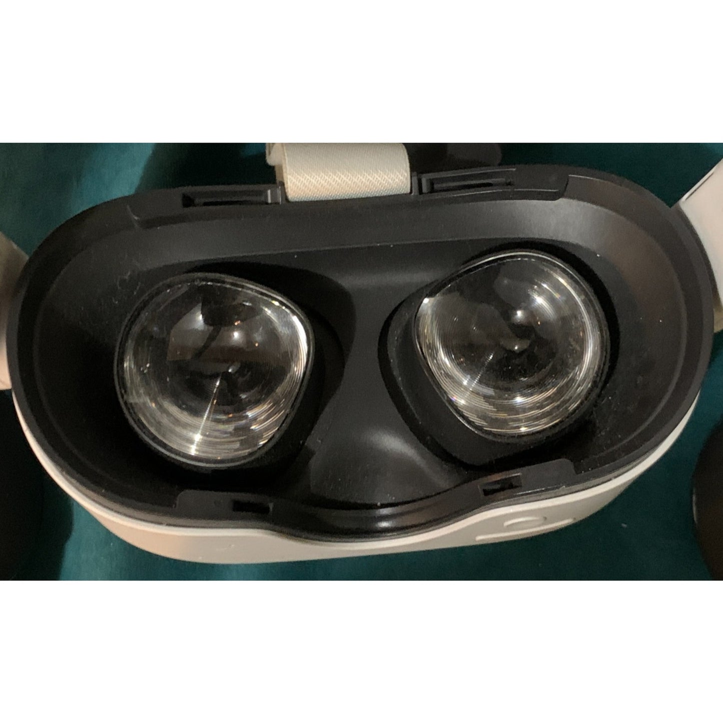 Meta Quest 3S 128GB Standalone All-in-One VR Headset