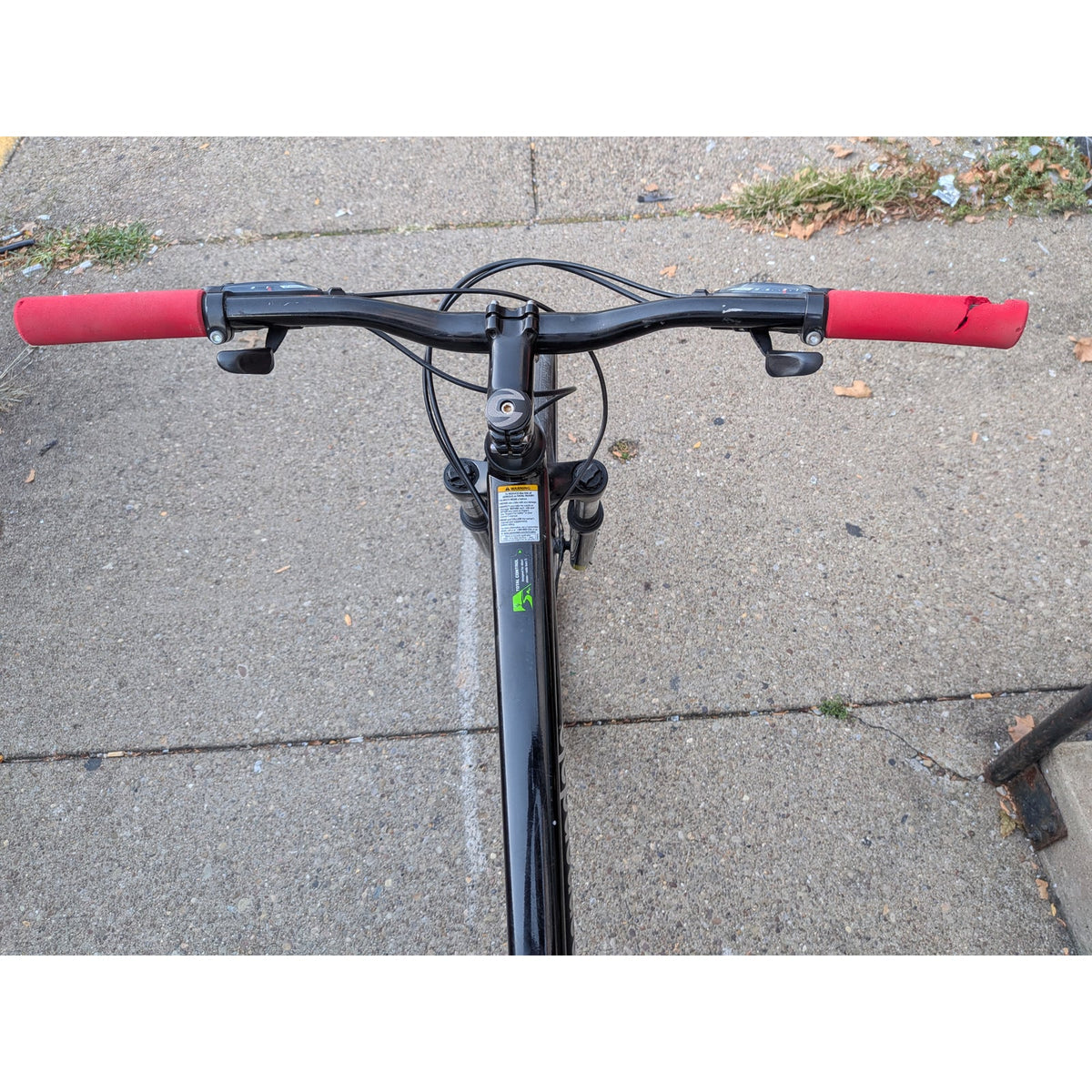 Cannondale Trail 7 Hardtall Mountain Bike/ 18" Frame / 700c Wheels / 16-Speed / Black