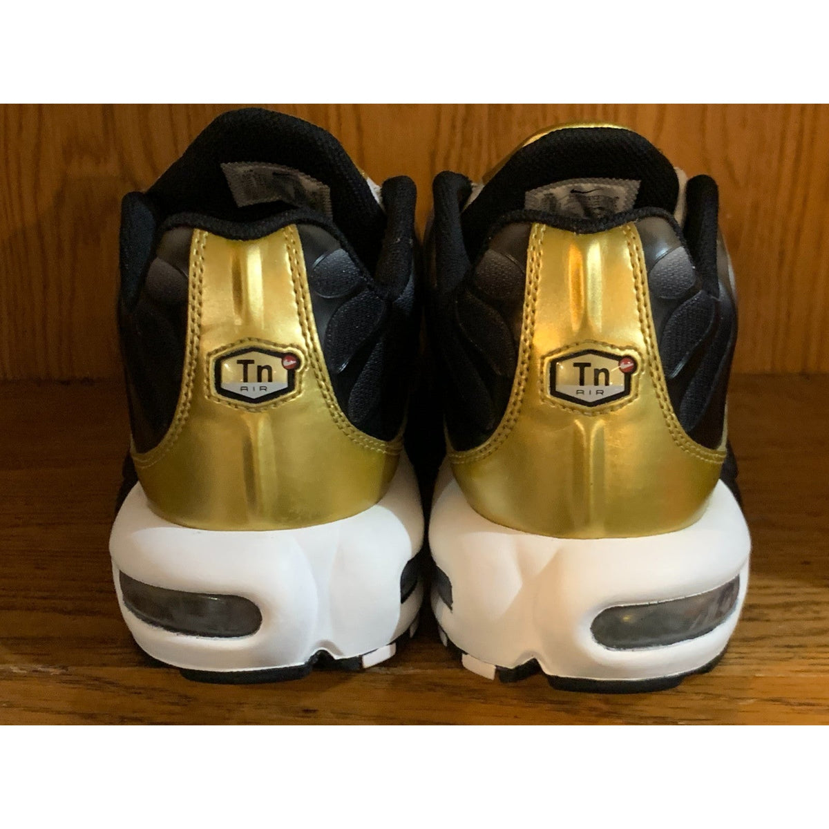 Nike Air Max Plus Shoes Mens Size 10.5 White Gold Low Top Sneakers HM0352-100