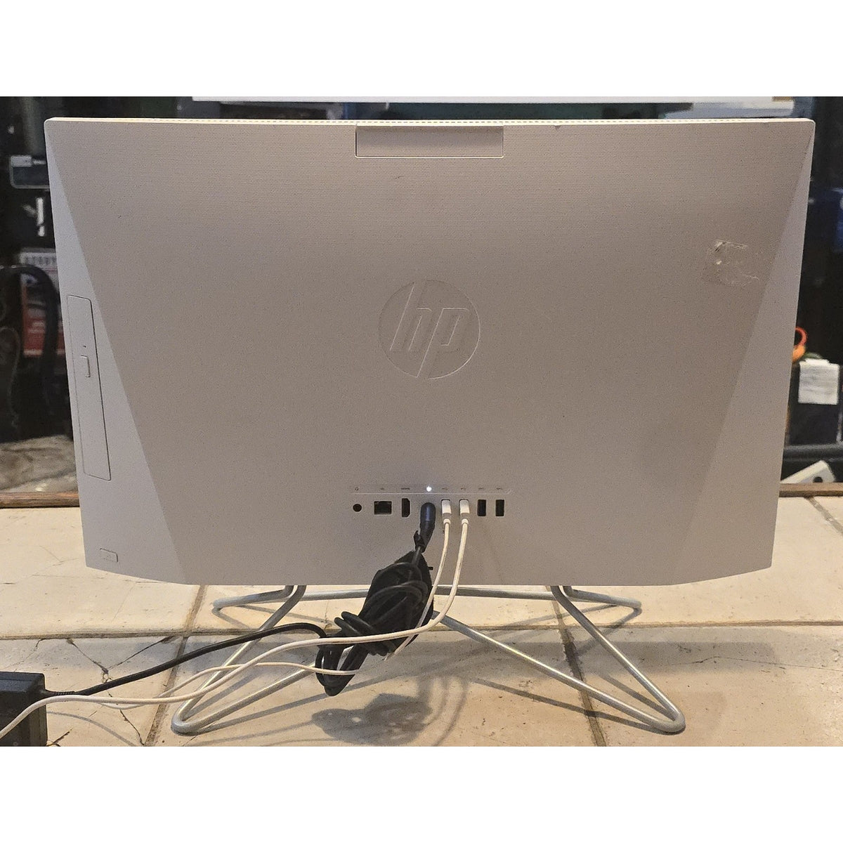 HP 24-DD0010 All-in-One / 24" / Athlon 3050U 2.3GHz /256SSD / 8GB RAM / W11H