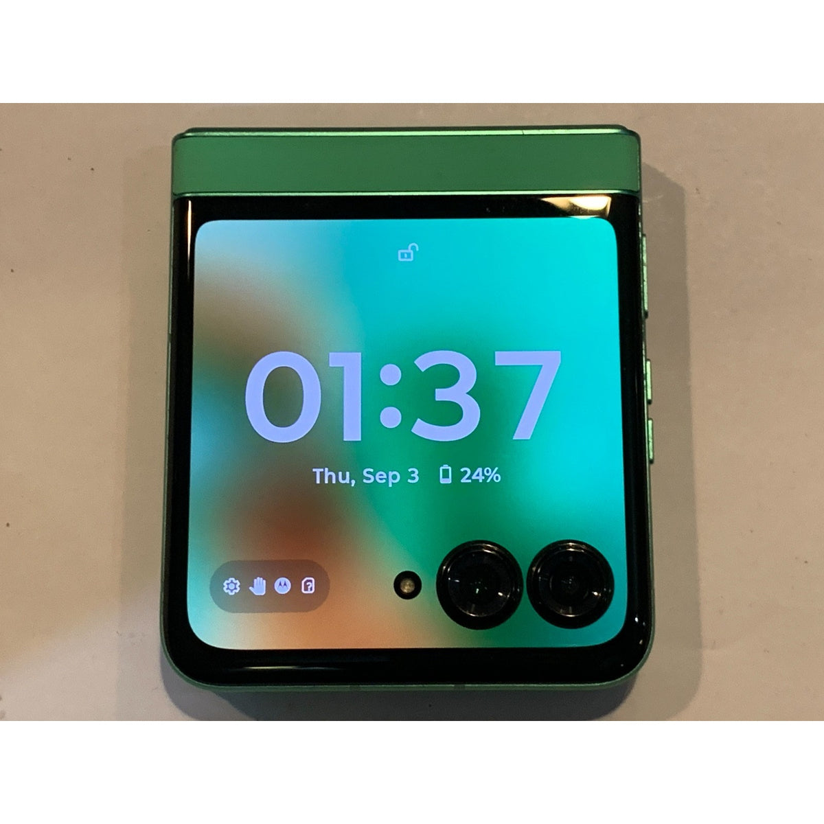 Motorola Razr 2025 256GB Green XT2553V (Total Wireless)