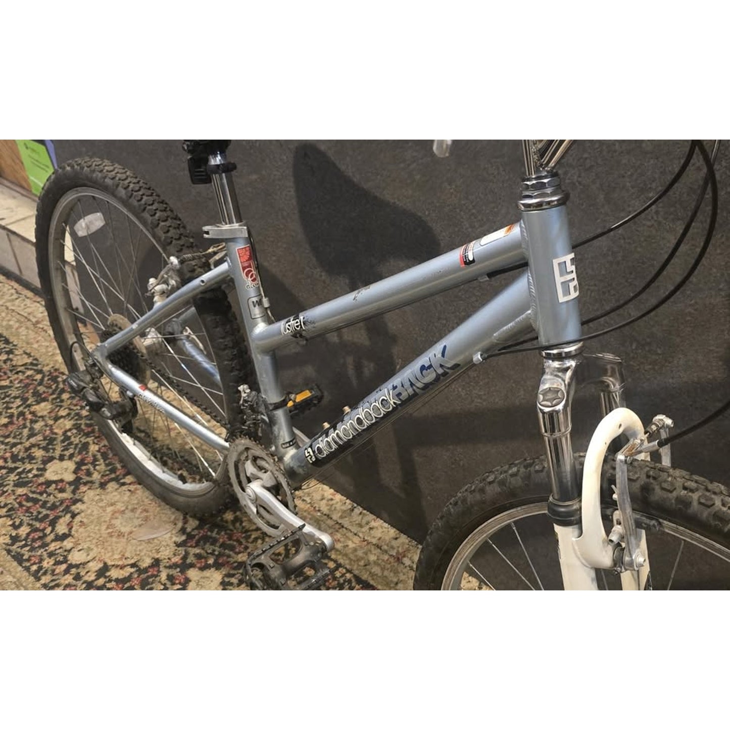 Diamondback Lustre 1 Mountain Bike / 26" Wheels / 15" Frame / 21-Speed /