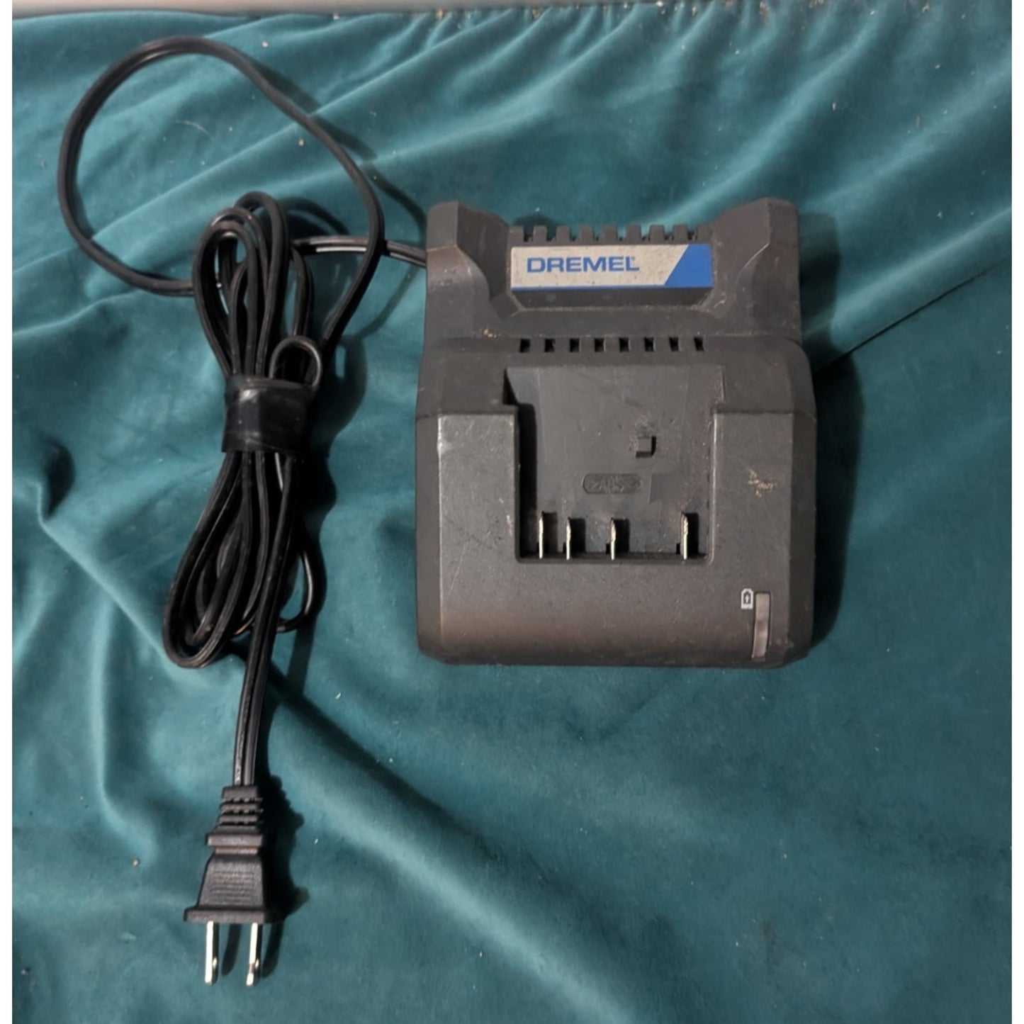 Dremel US20V‑01 20V Max Cordless Ultra-Saw 1 Battery Tool Kit