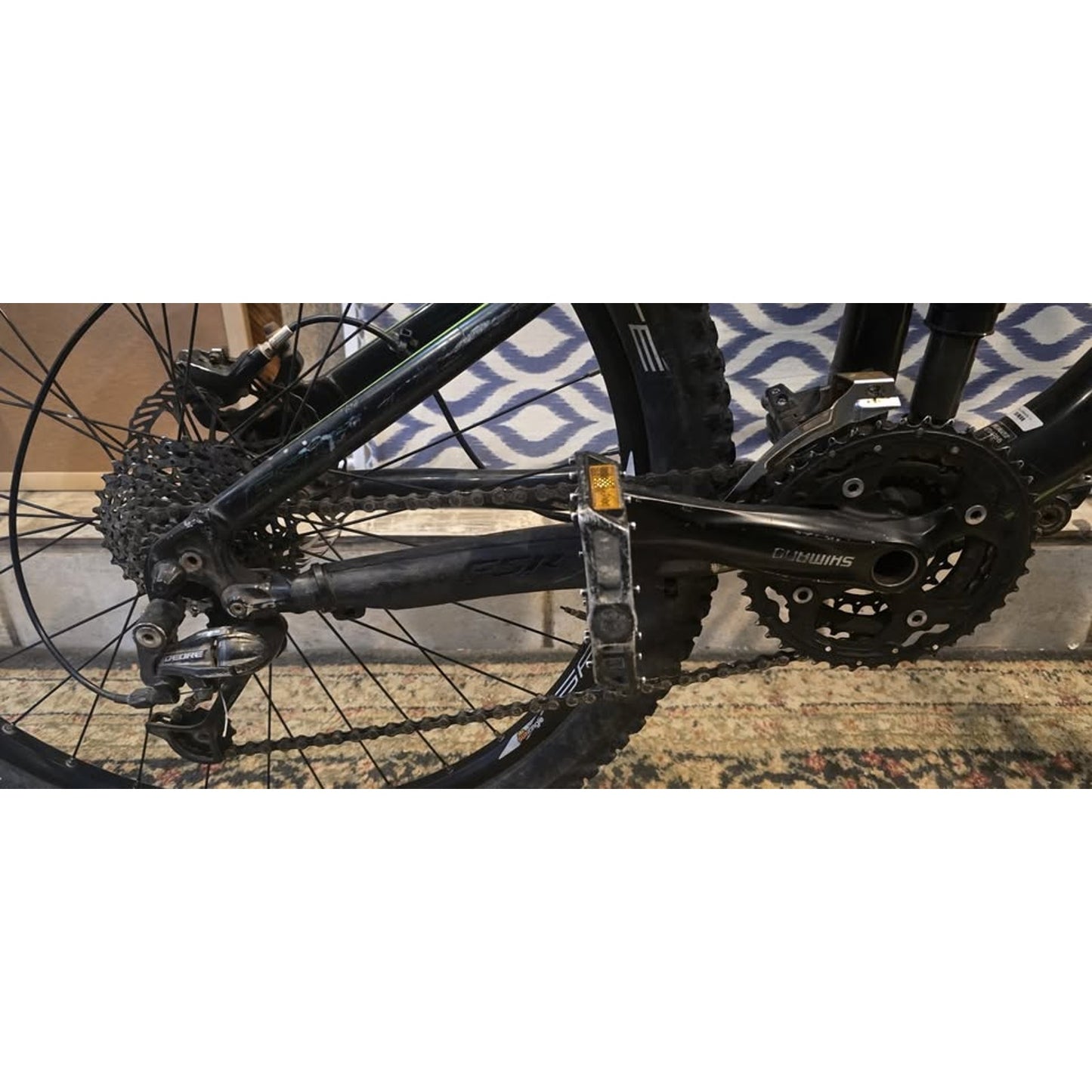 Specialized Stump Jumper Elite / 18.5" Frame / 26" Wheels / 21-Speed / Trail Bike