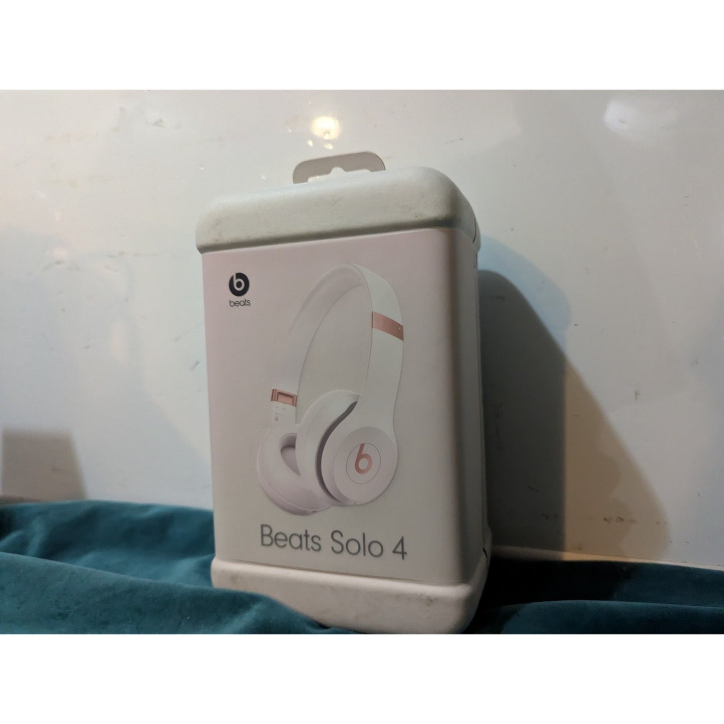 Beats Solo 4 On Ear Wireless Headphones MUW33LL/A Pink
