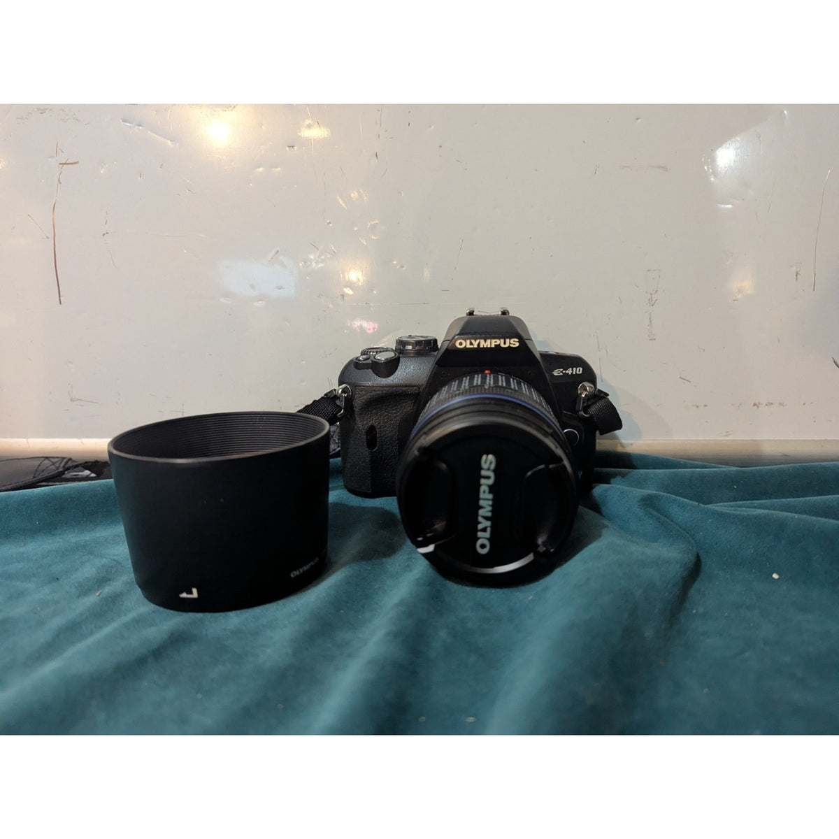 Olympus EVOLT E-410 10.0MP Digital 4/3 DSLR Camera