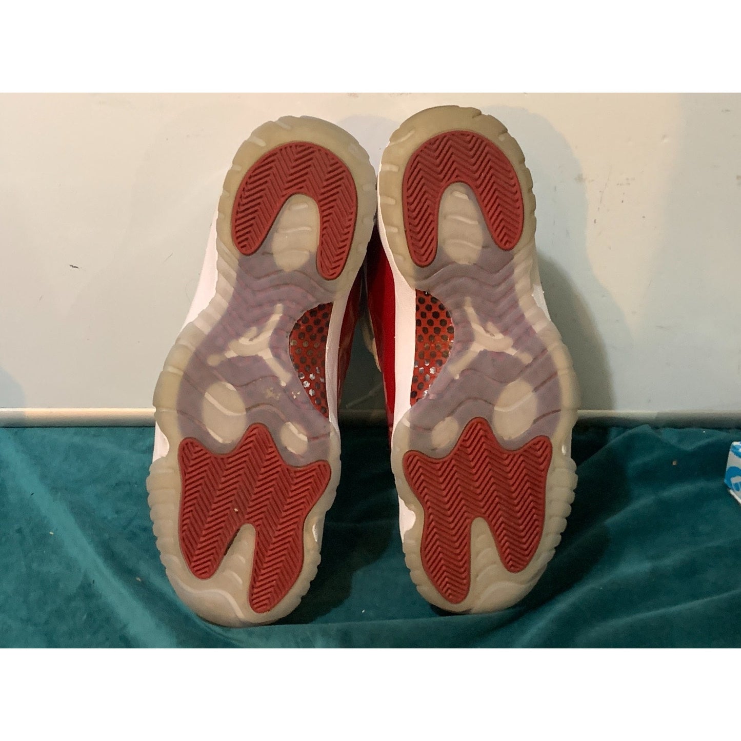Nike Air Jordan 11 Retro Cherry Red White Mens Size 11 CT8012-116
