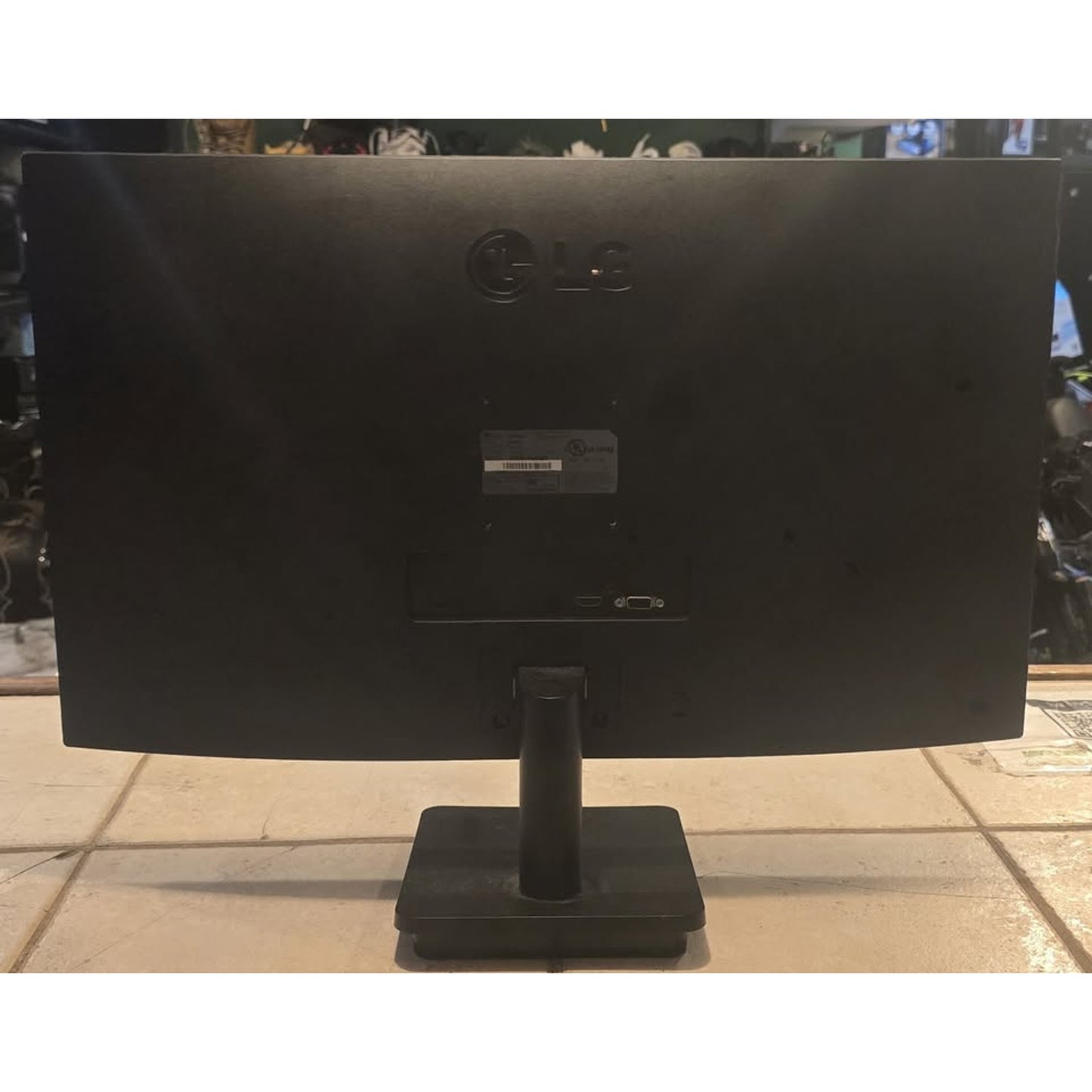 LG 27" FHD IPS 3-Side Borderless Monitor w/ Freesync / 27MP40W /