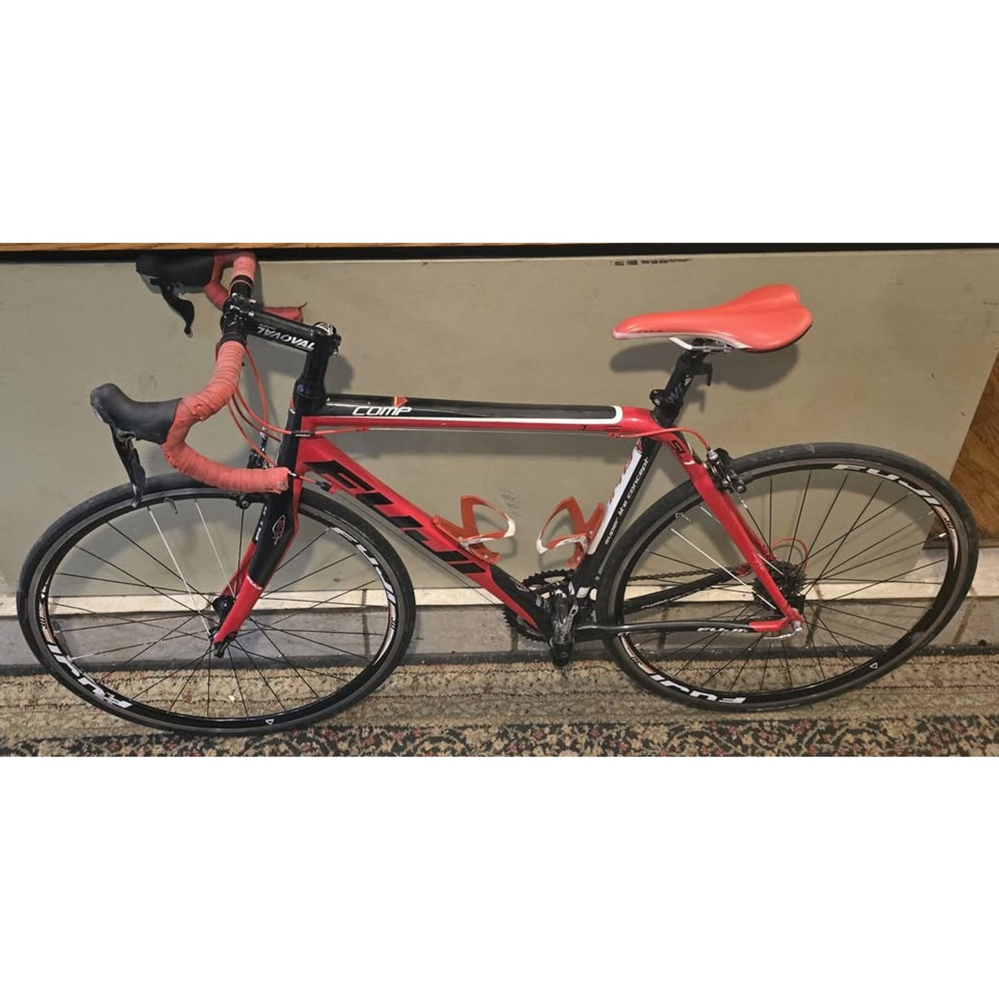 Fuji SL1 Road Bike / 700Cm Wheels / 21" Frame / 20-Speed /