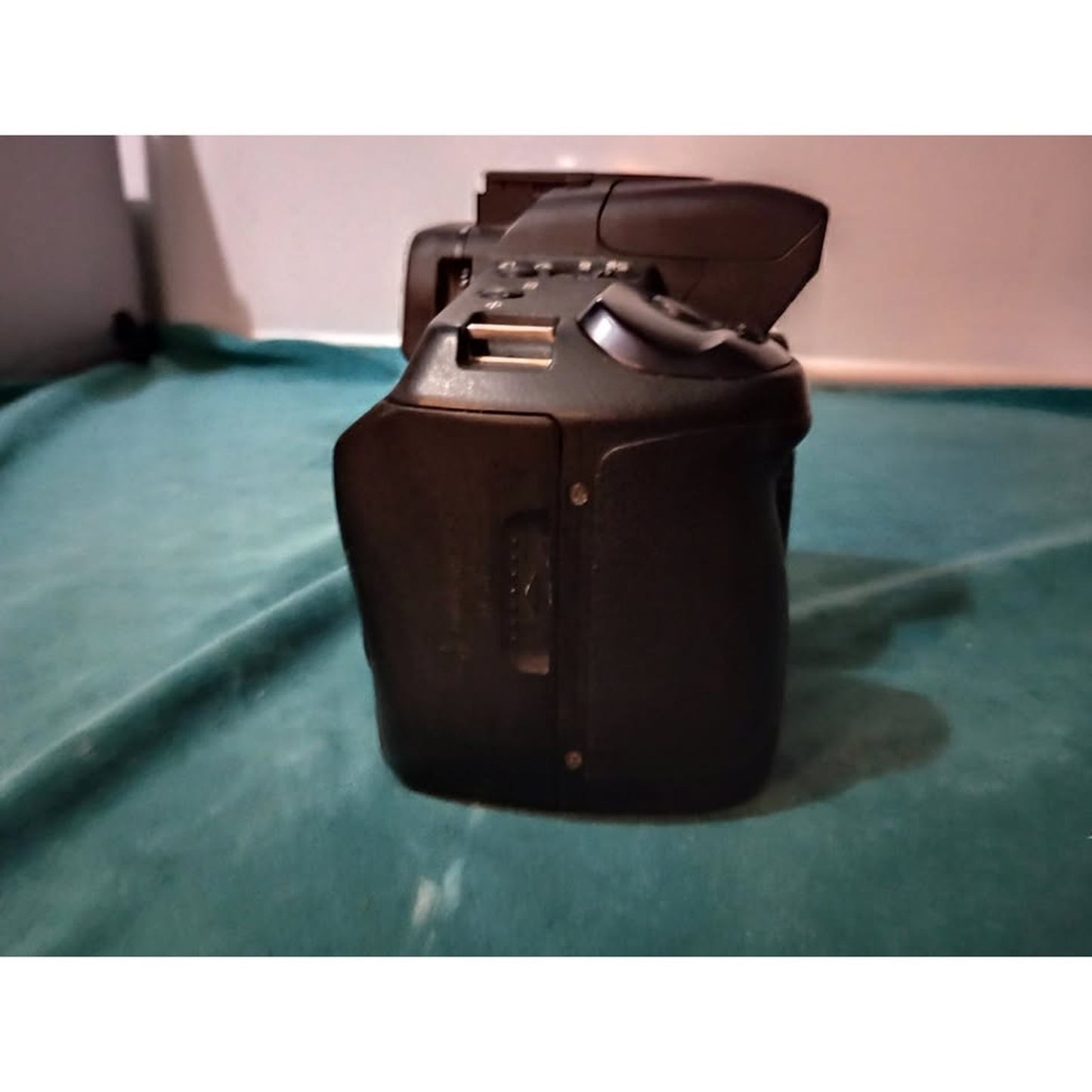Sony Alpha a350 14.2MP DSLR Camera with 18-70mm AF Lens
