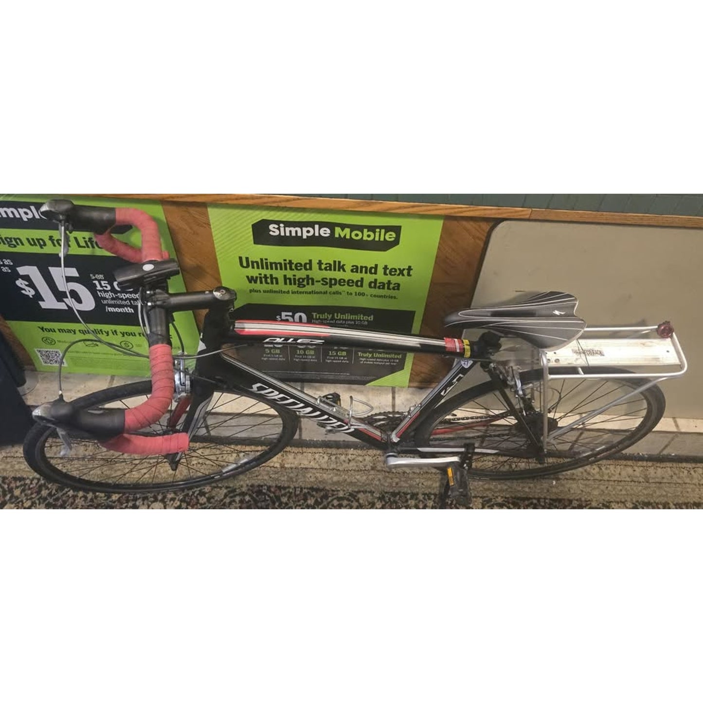 Specilized Allez Road Bike / 22" Frame / 700CM Wheels / 24-Speed /