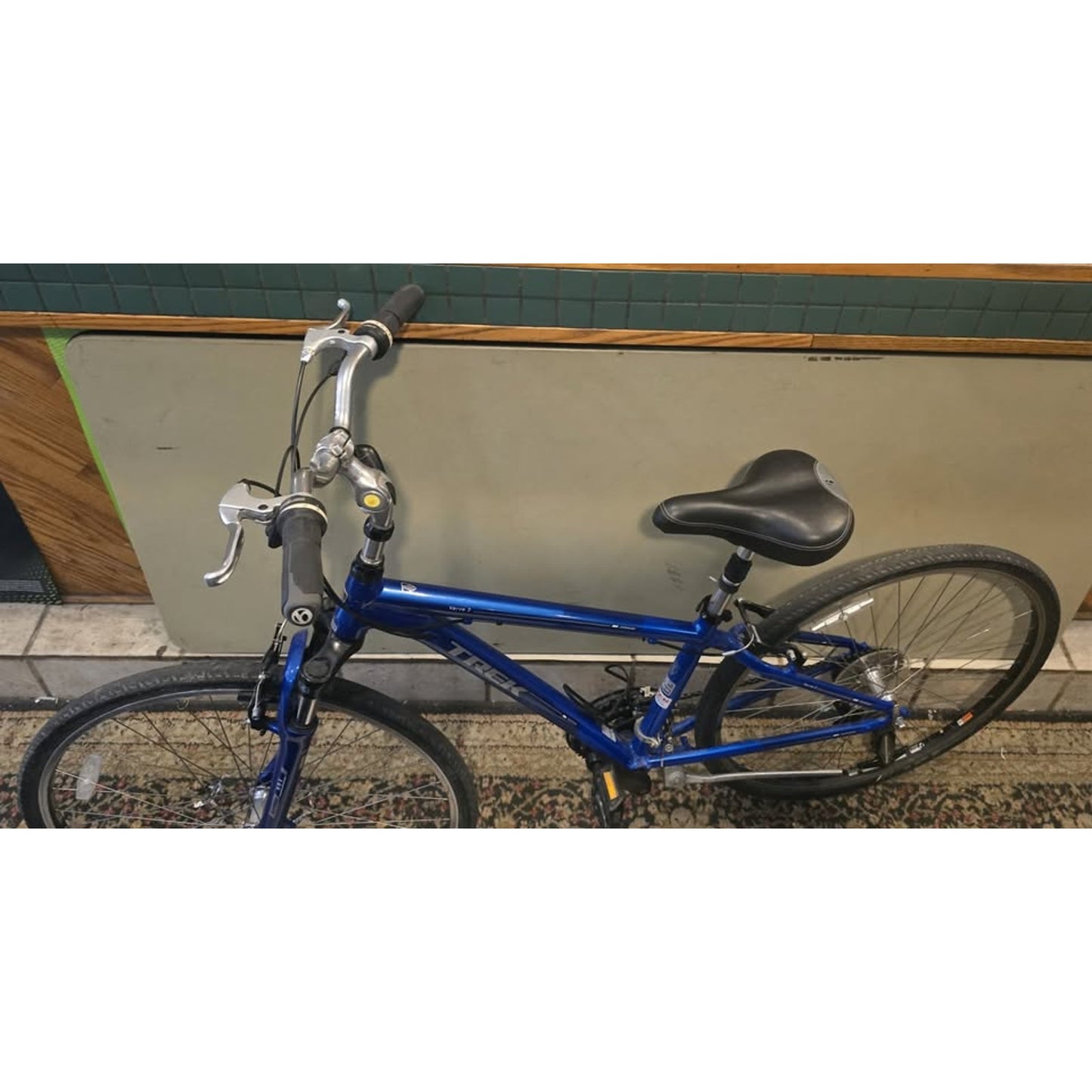 Trek Verve 2 Hybrid Bike / 15" Frame / 700cm Wheels / 24-Speed /