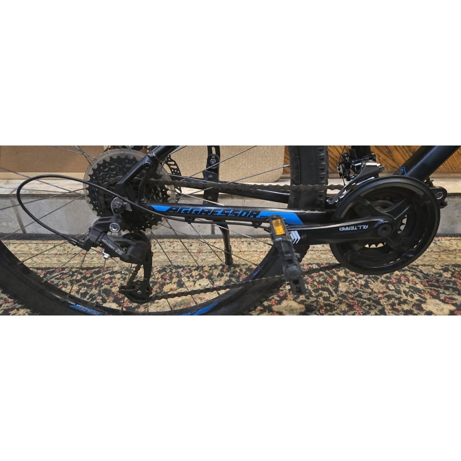 GT Aggressor Pro / 27.5" Wheels / 21-Speed / 17" M Frame /